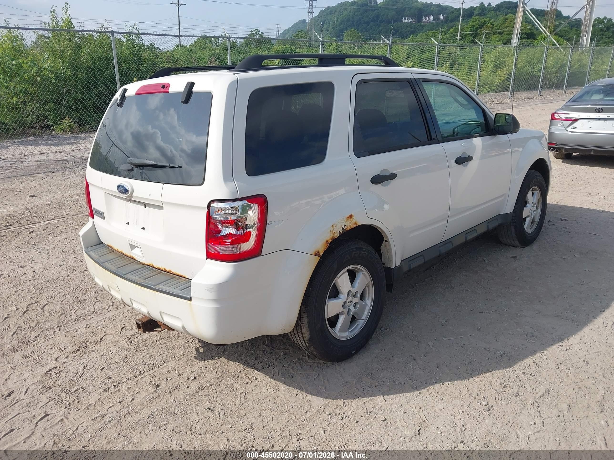 2012 Ford Escape Xlt White vin: 1FMCU0D72CKB49877