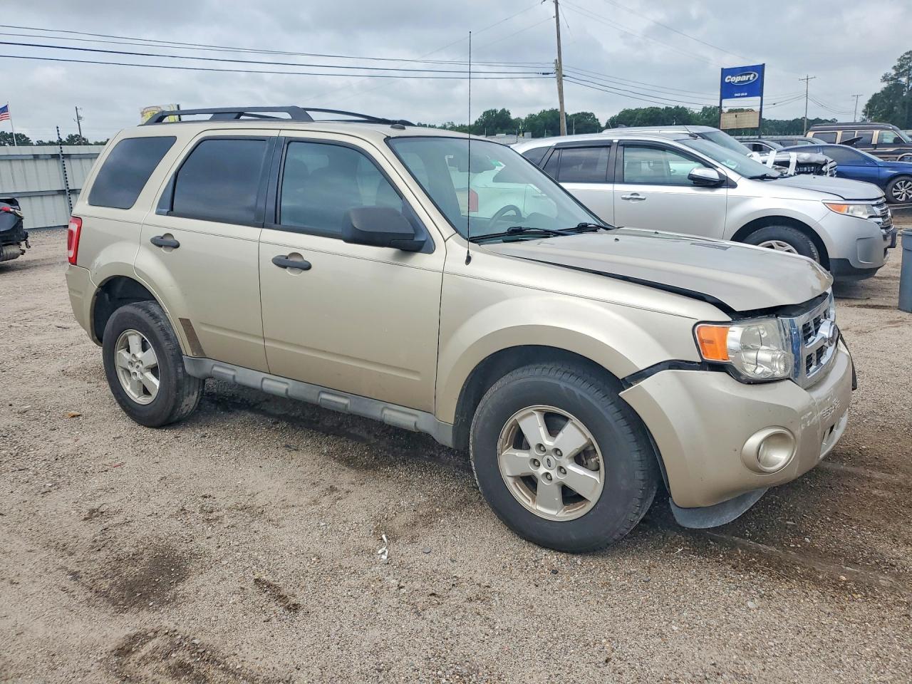 2010 Ford Escape Xlt Золотой vin: 1FMCU0D73AKA01847