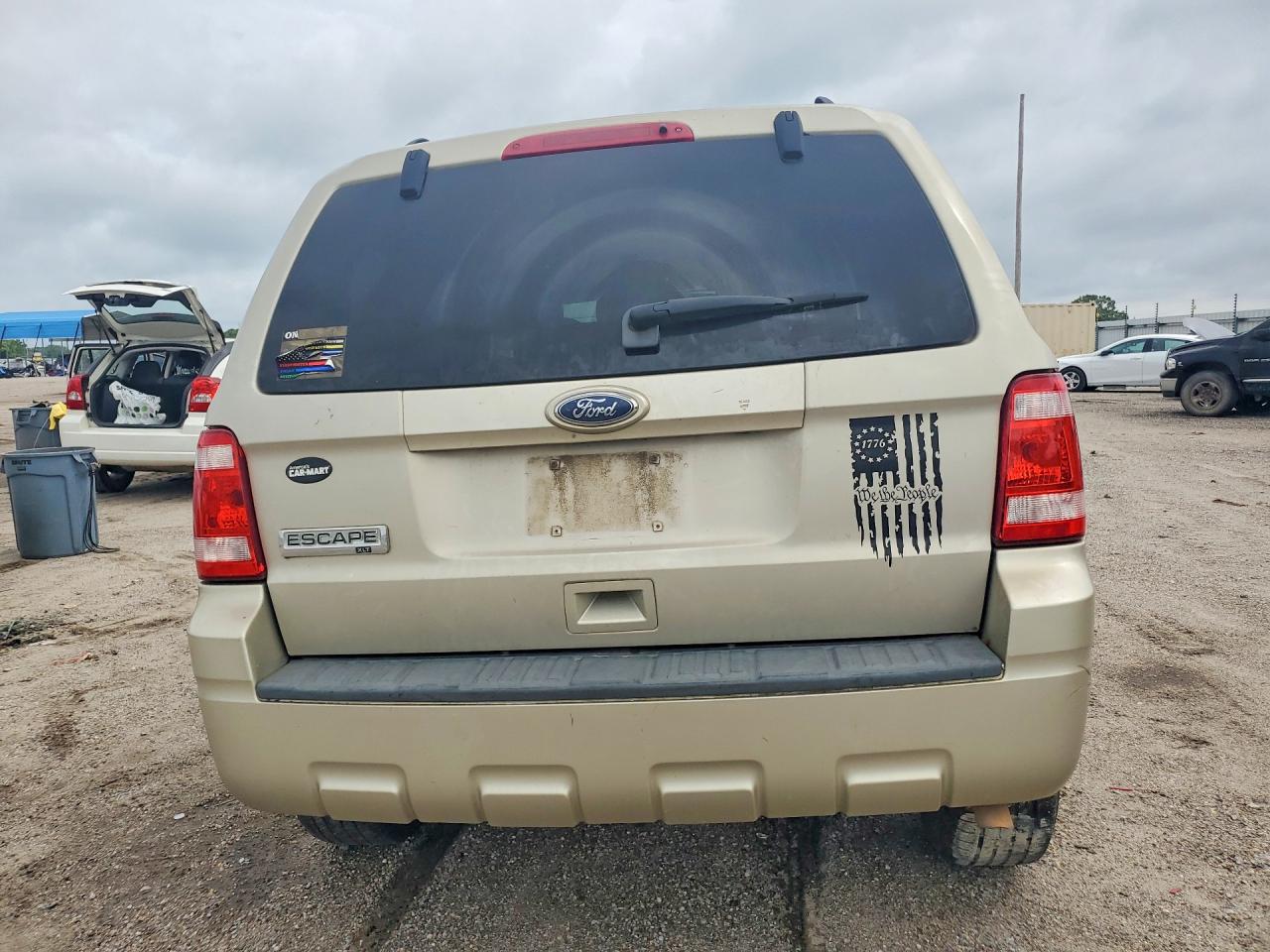 2010 Ford Escape Xlt Золотой vin: 1FMCU0D73AKA01847
