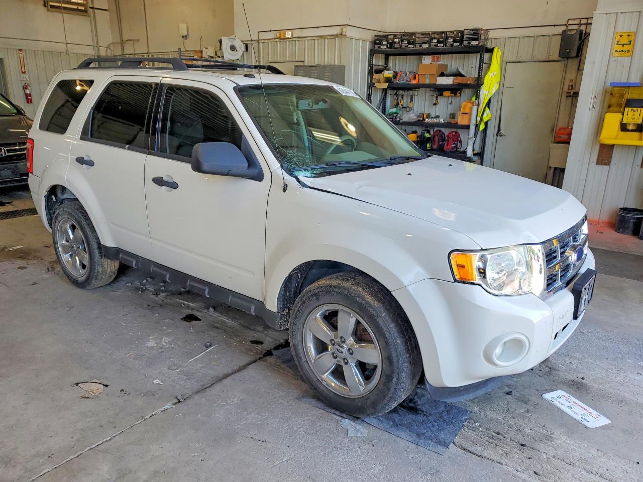 2010 Ford Escape Xlt White vin: 1FMCU0D73AKA33245