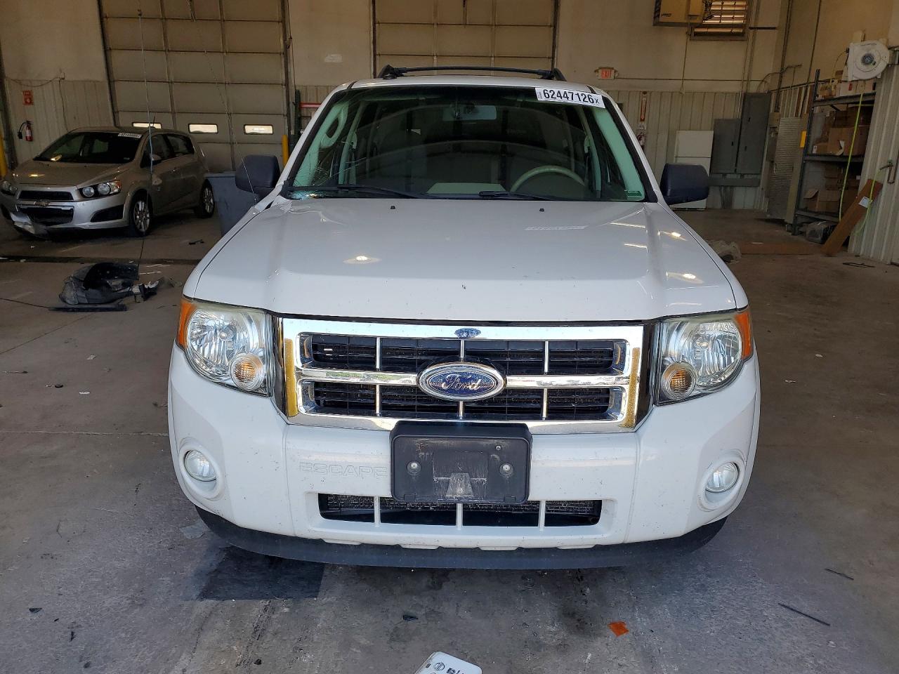 2010 Ford Escape Xlt White vin: 1FMCU0D73AKA33245