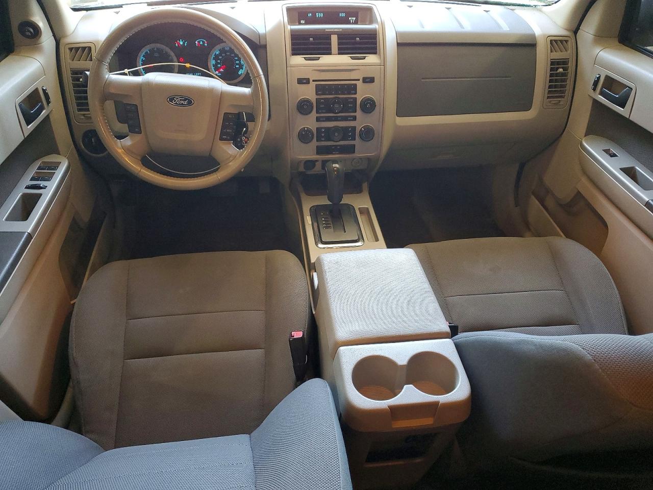 2010 Ford Escape Xlt White vin: 1FMCU0D73AKA33245