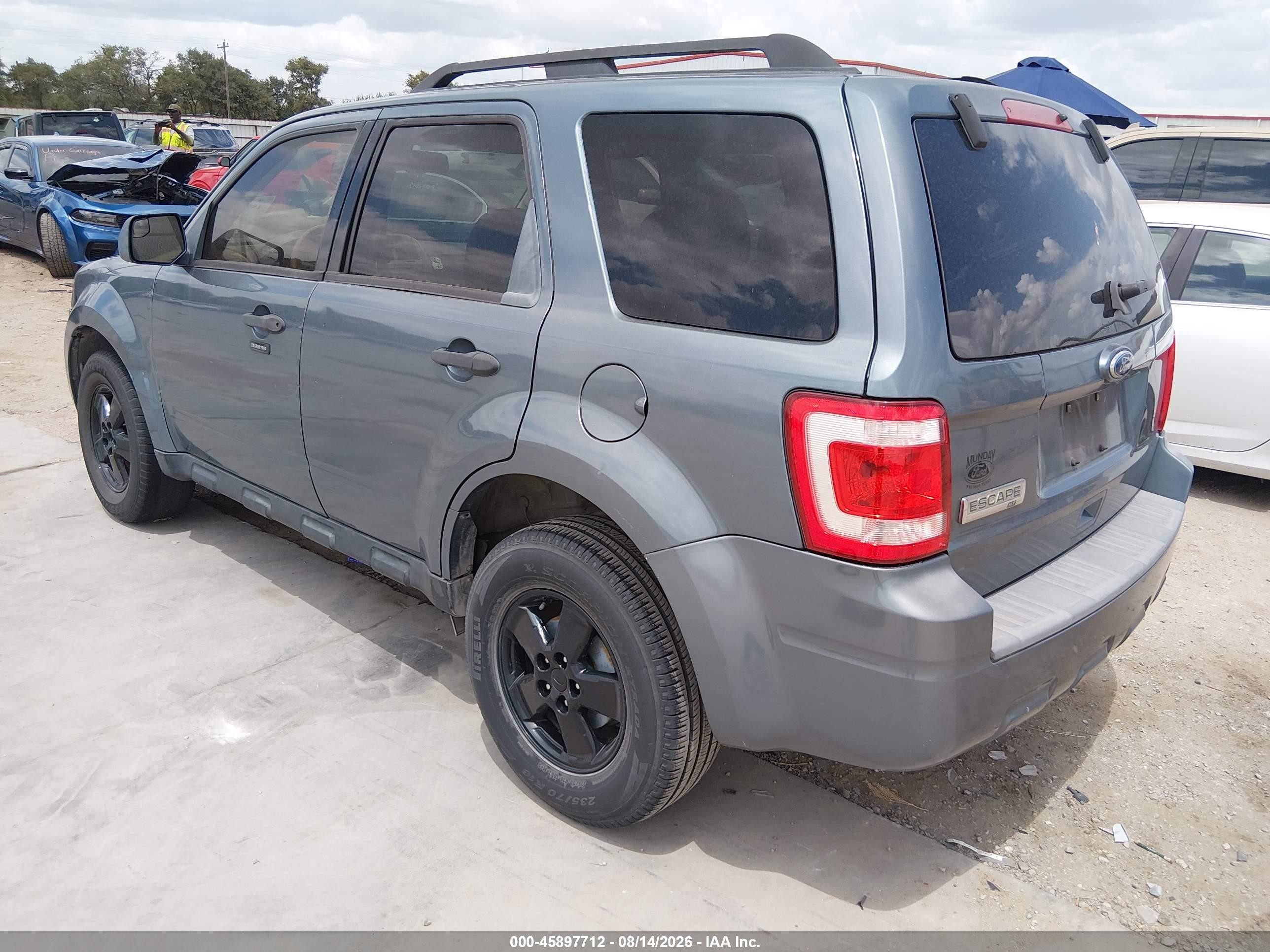 2010 Ford Escape Xlt Blue vin: 1FMCU0D73AKB01043