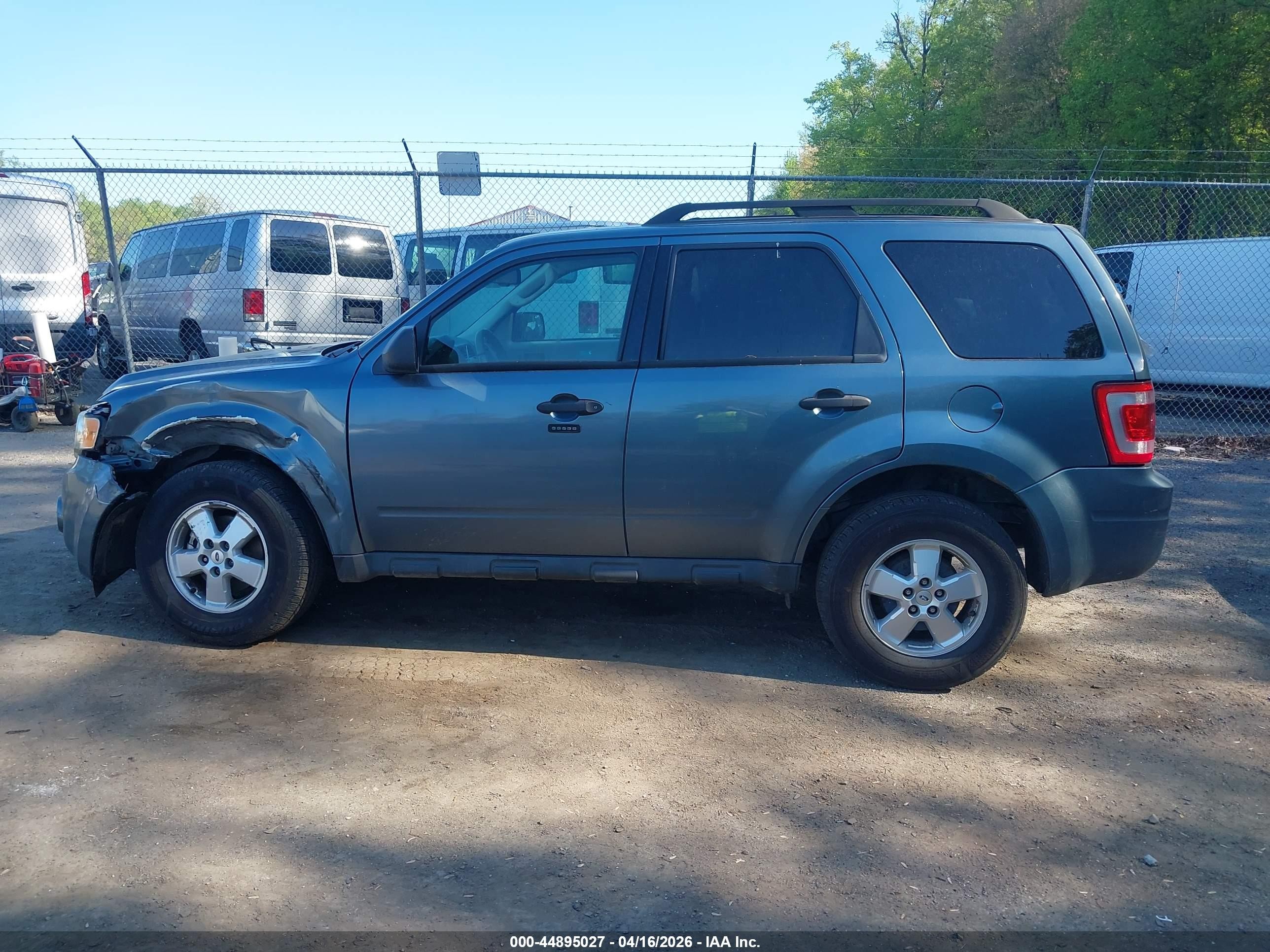 2010 Ford Escape Xlt Light Blue vin: 1FMCU0D73AKC82127