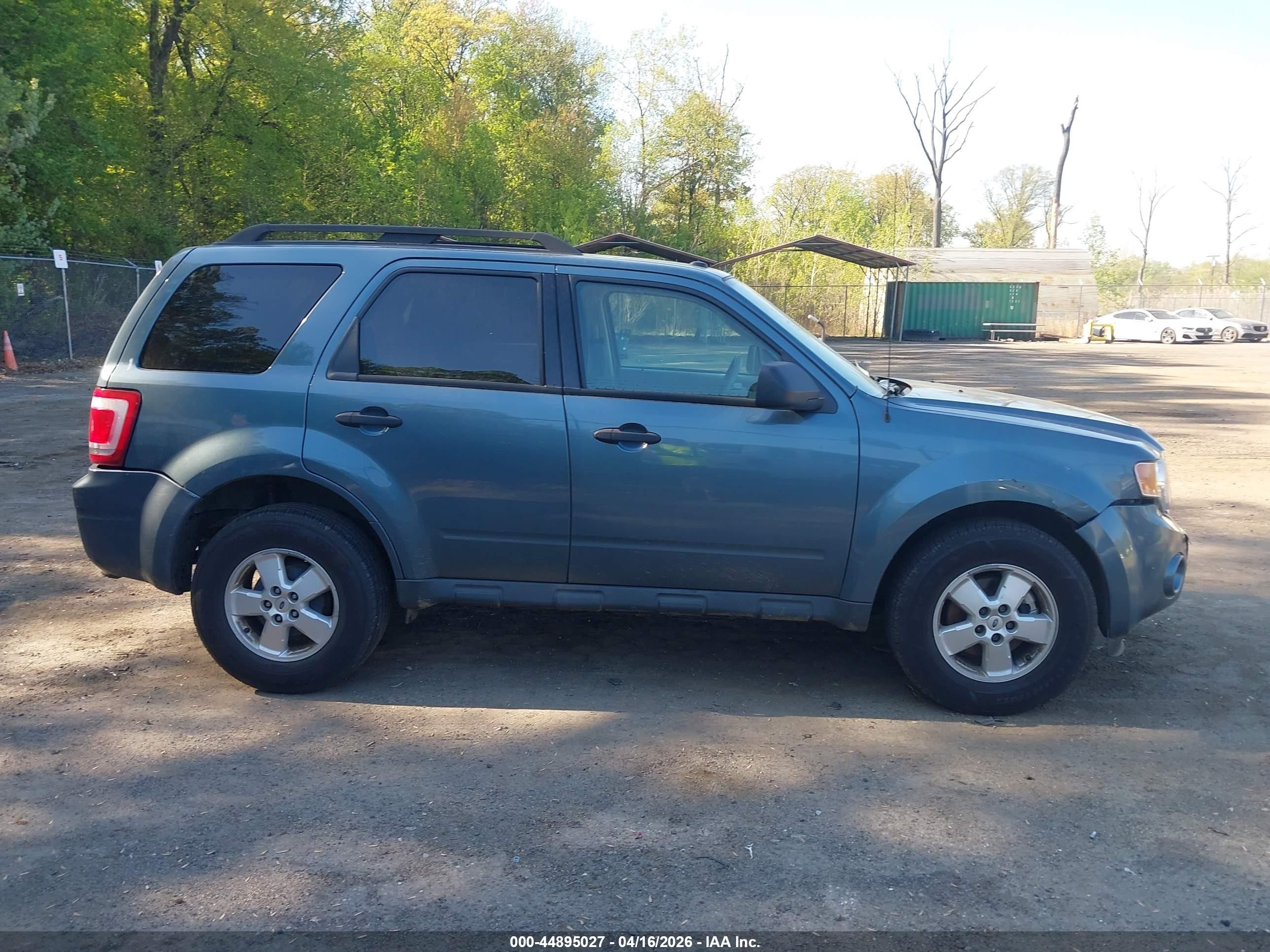 2010 Ford Escape Xlt Light Blue vin: 1FMCU0D73AKC82127