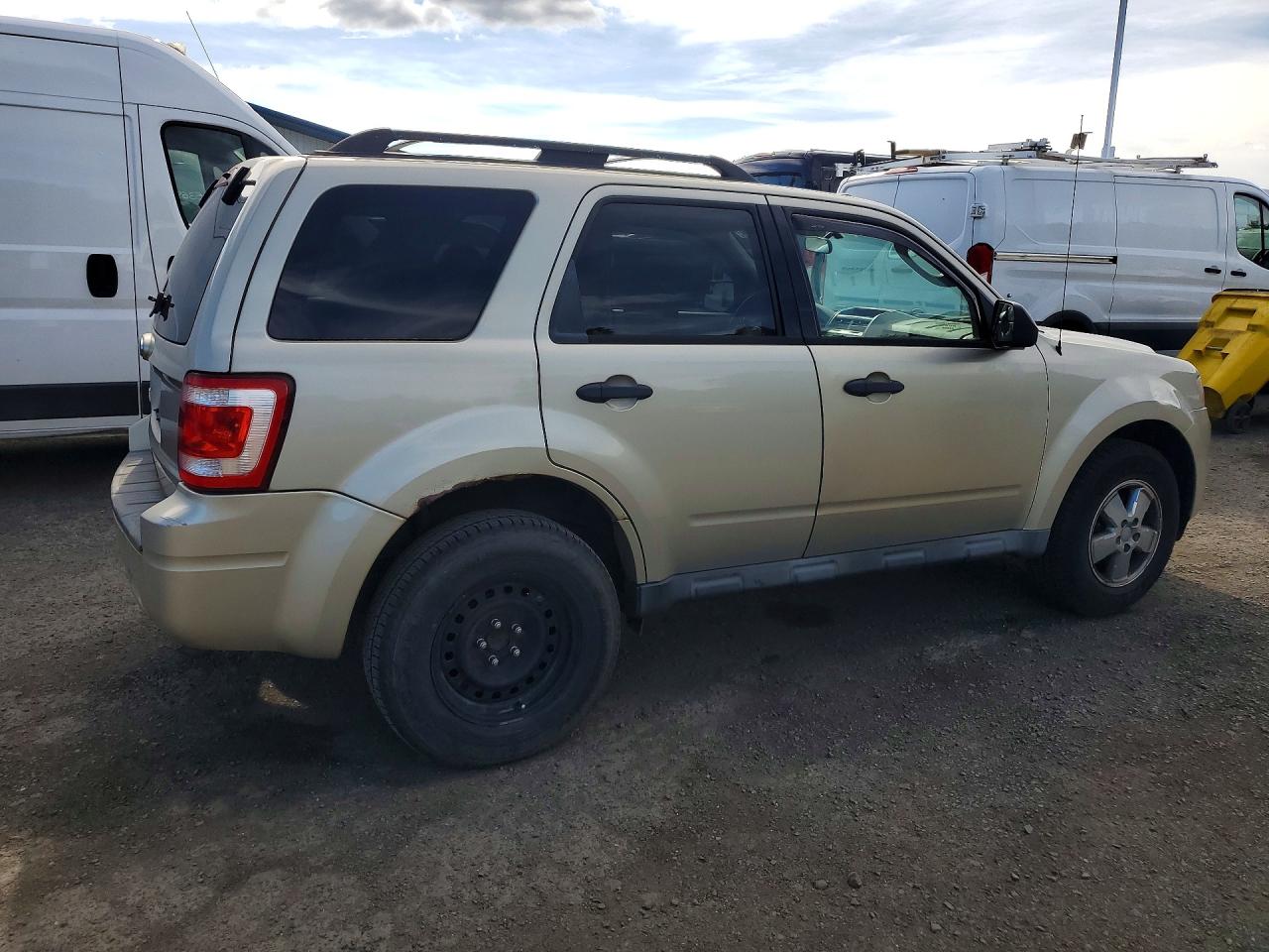 2011 Ford Escape Tan vin: 1FMCU0D73BKA01008
