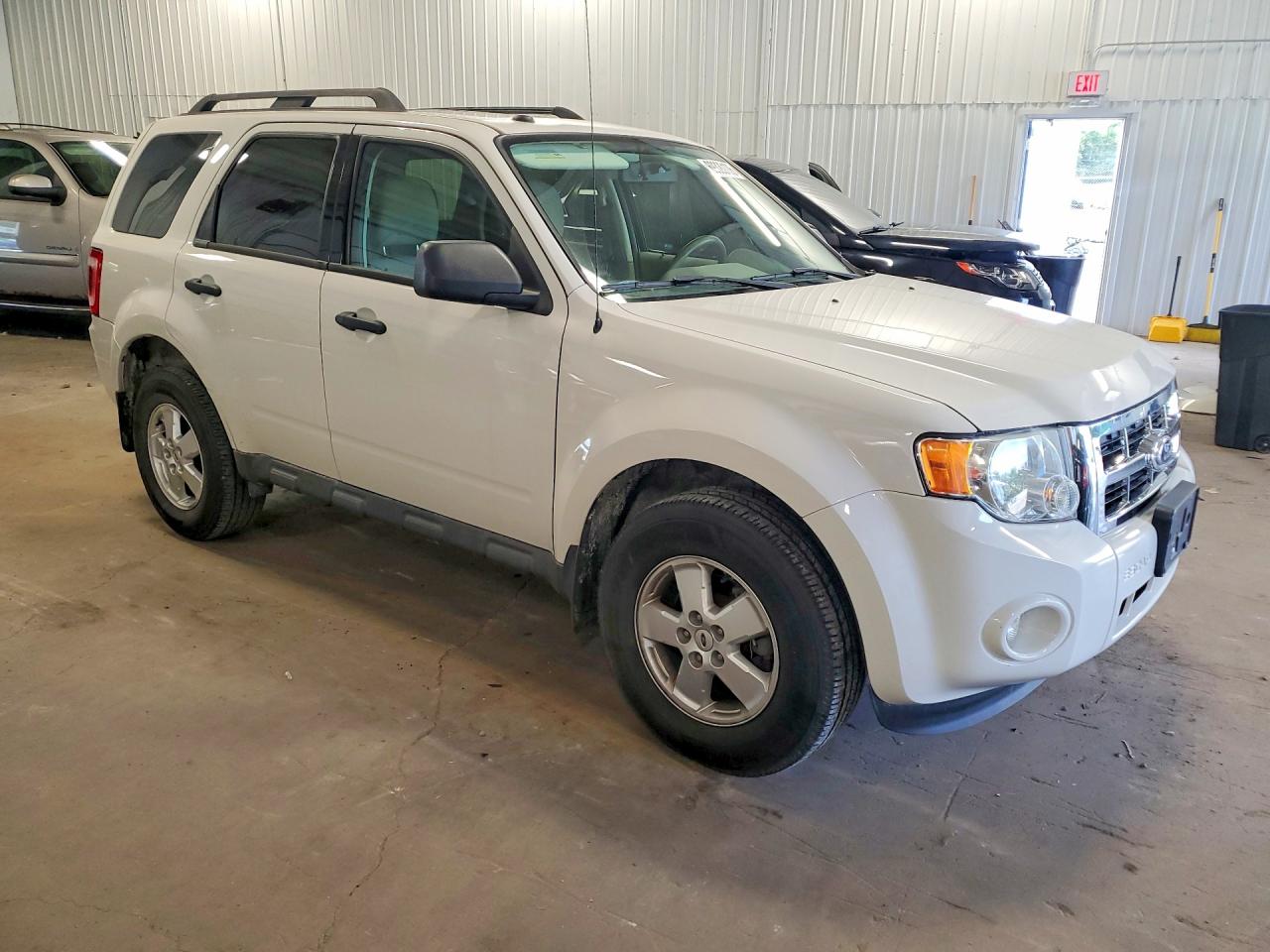 2011 Ford Escape Xlt White vin: 1FMCU0D73BKA37071