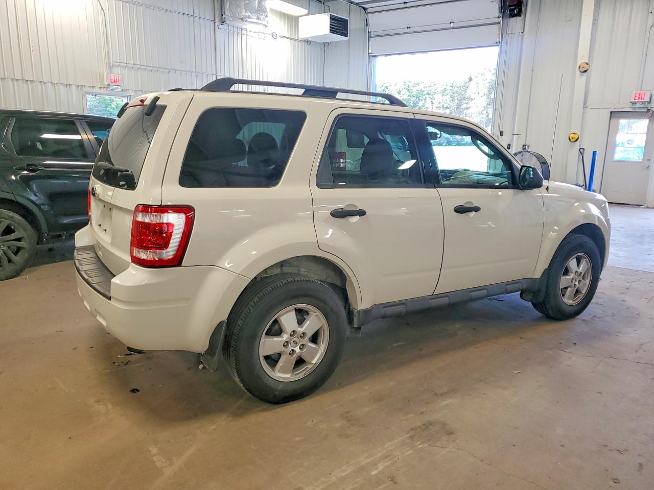 2011 Ford Escape Xlt White vin: 1FMCU0D73BKA37071