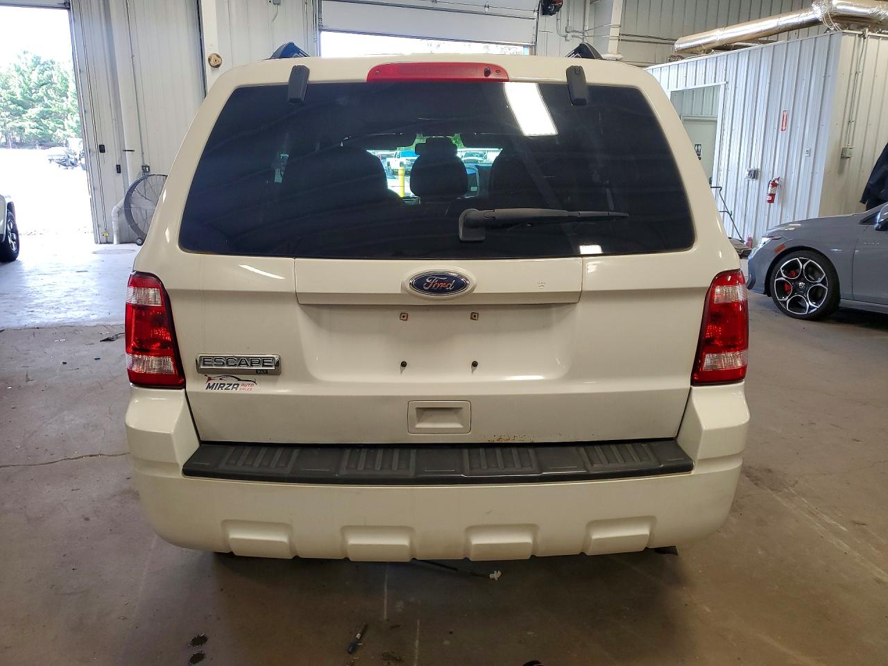 2011 Ford Escape Xlt White vin: 1FMCU0D73BKA37071