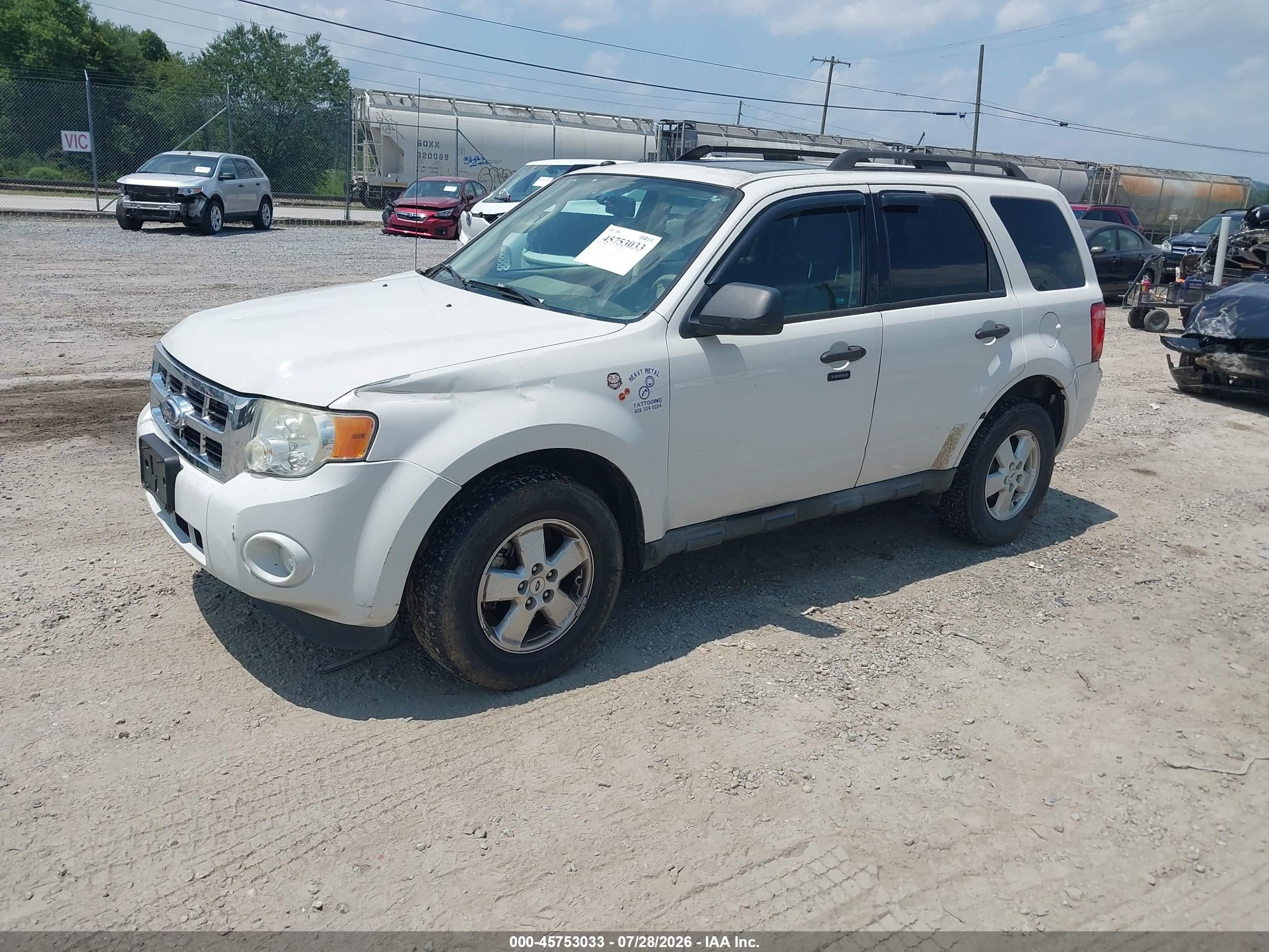 2010 Ford Escape Xlt White vin: 1FMCU0D74AKB61719