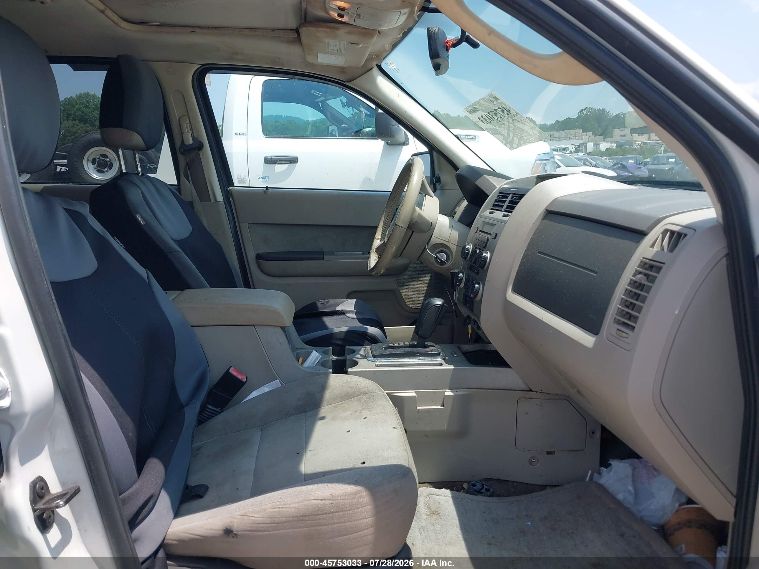 2010 Ford Escape Xlt White vin: 1FMCU0D74AKB61719