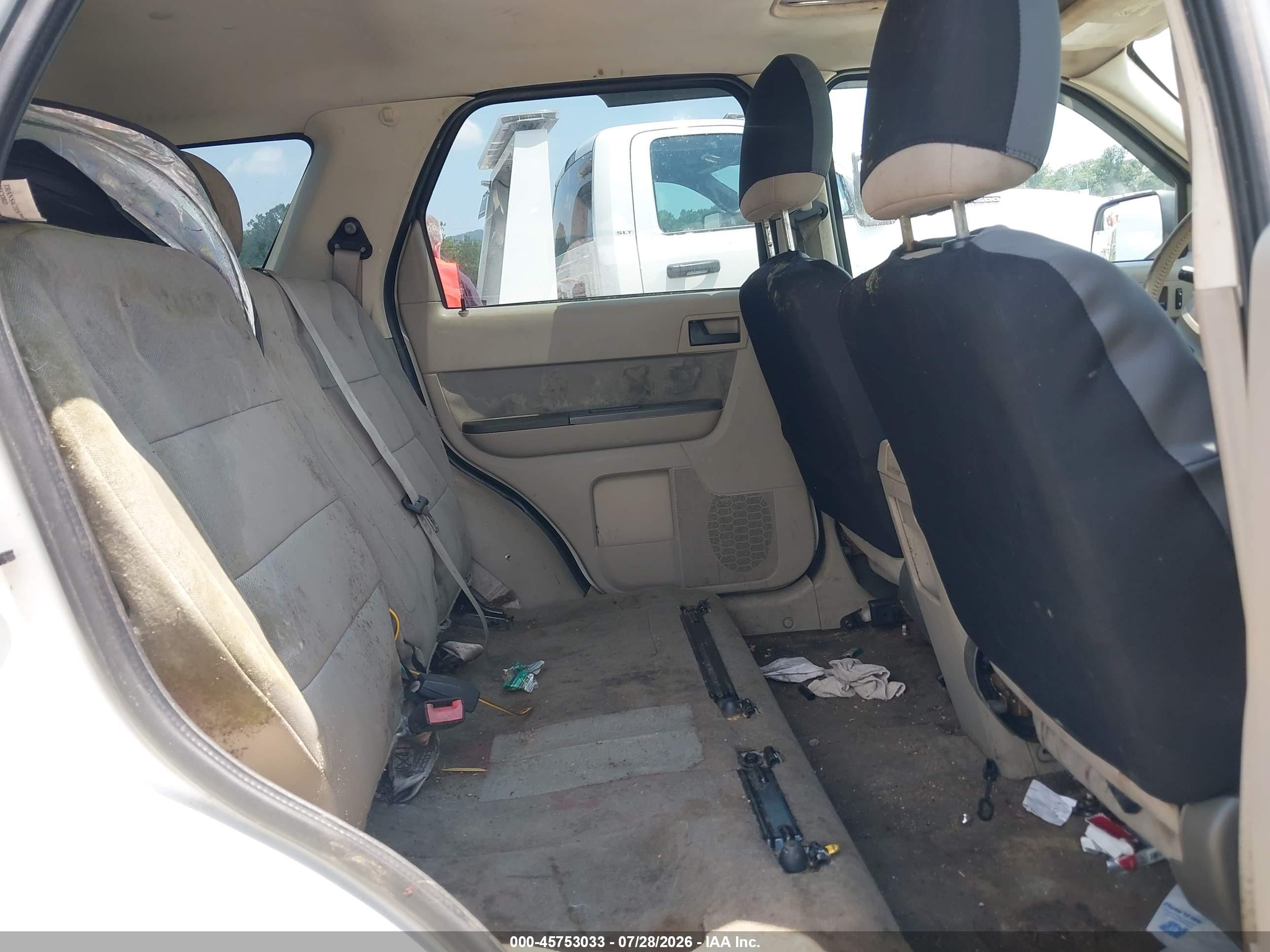 2010 Ford Escape Xlt White vin: 1FMCU0D74AKB61719