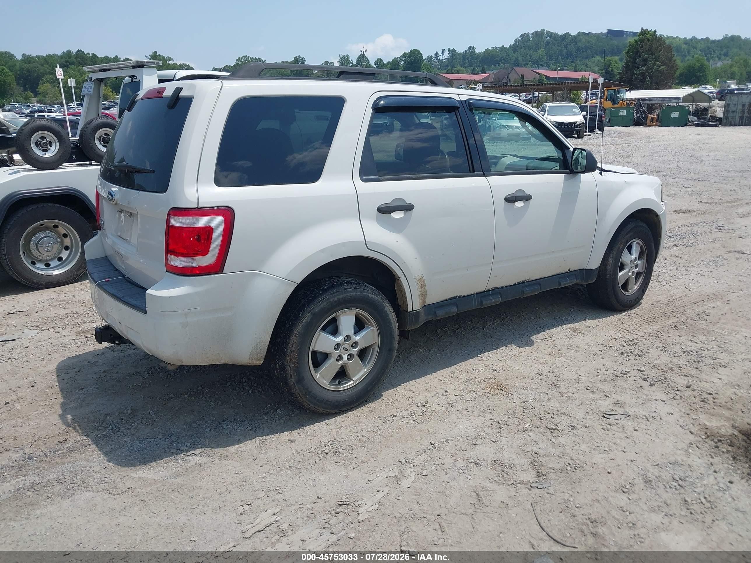 2010 Ford Escape Xlt White vin: 1FMCU0D74AKB61719