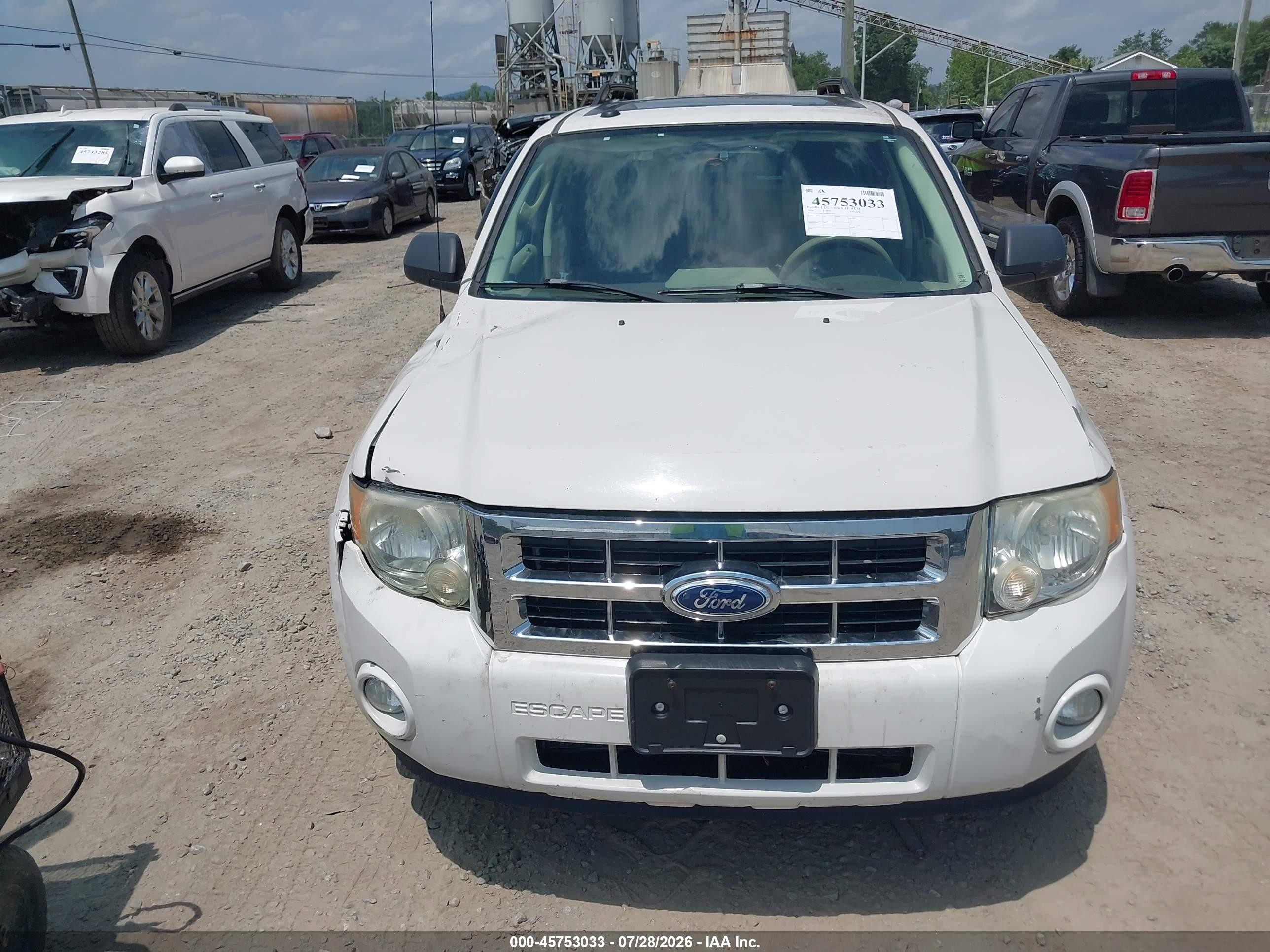 2010 Ford Escape Xlt White vin: 1FMCU0D74AKB61719