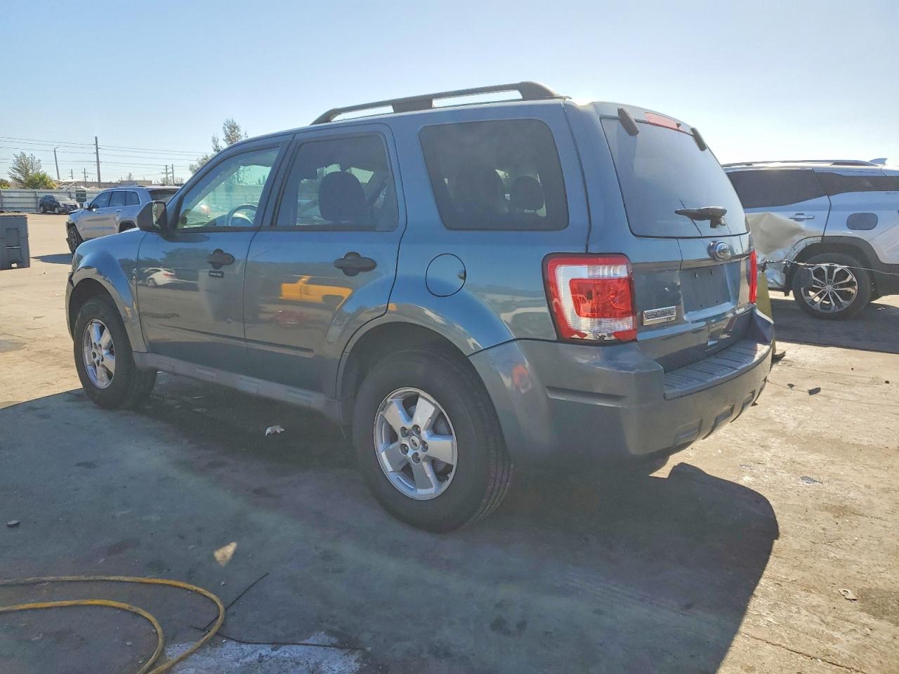 2010 Ford Escape Xlt Blue vin: 1FMCU0D74AKB79119