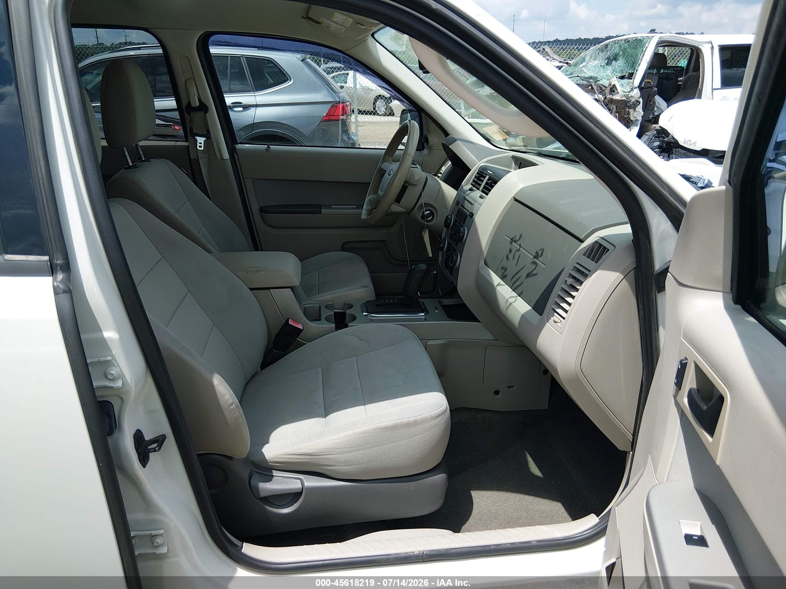 2011 Ford Escape Xlt Белый vin: 1FMCU0D74BKA92659