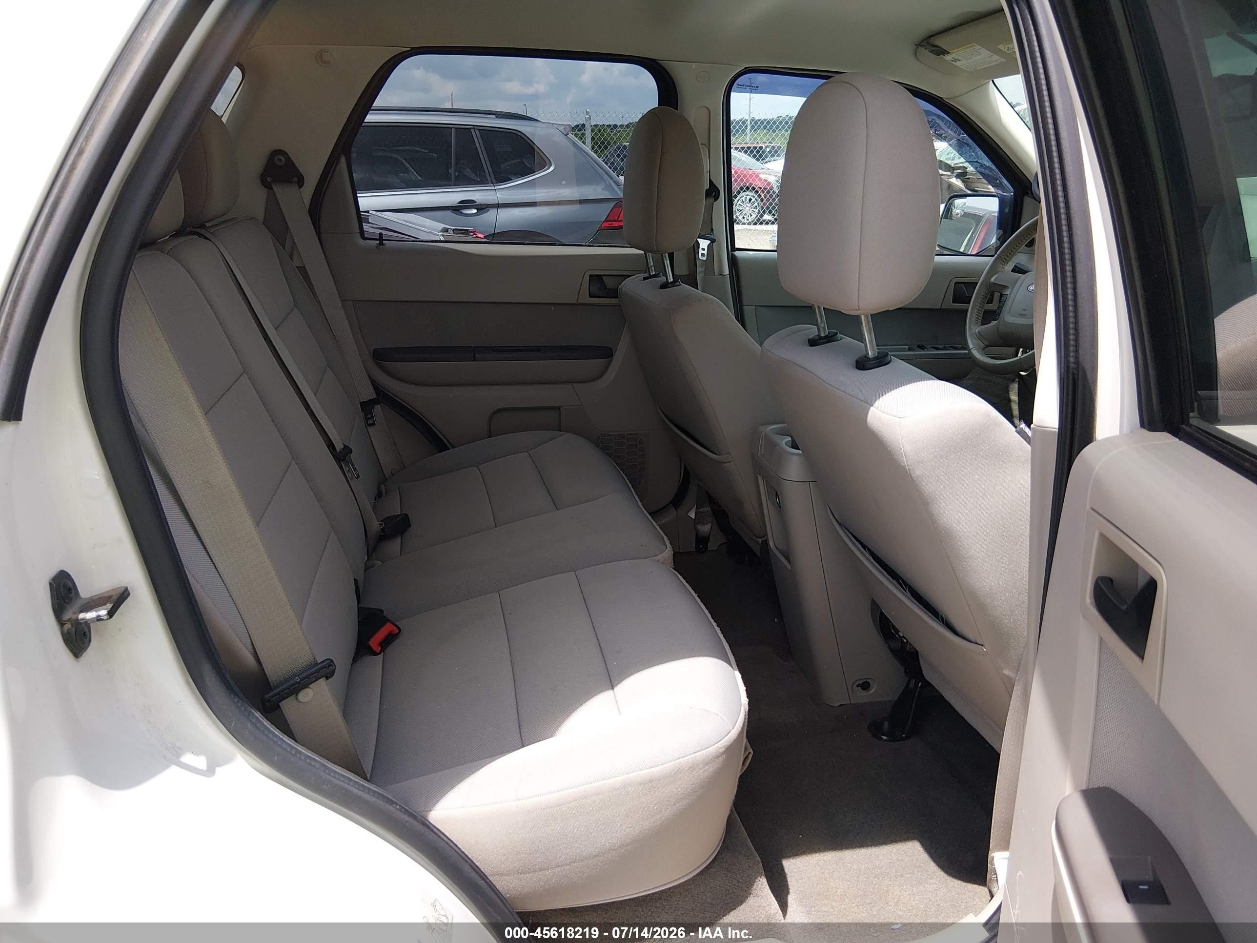 2011 Ford Escape Xlt Белый vin: 1FMCU0D74BKA92659