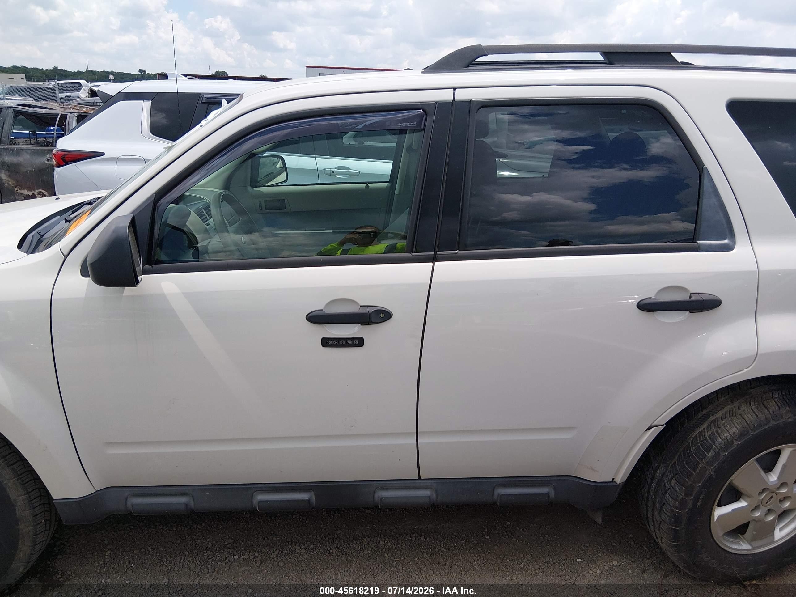 2011 Ford Escape Xlt Белый vin: 1FMCU0D74BKA92659
