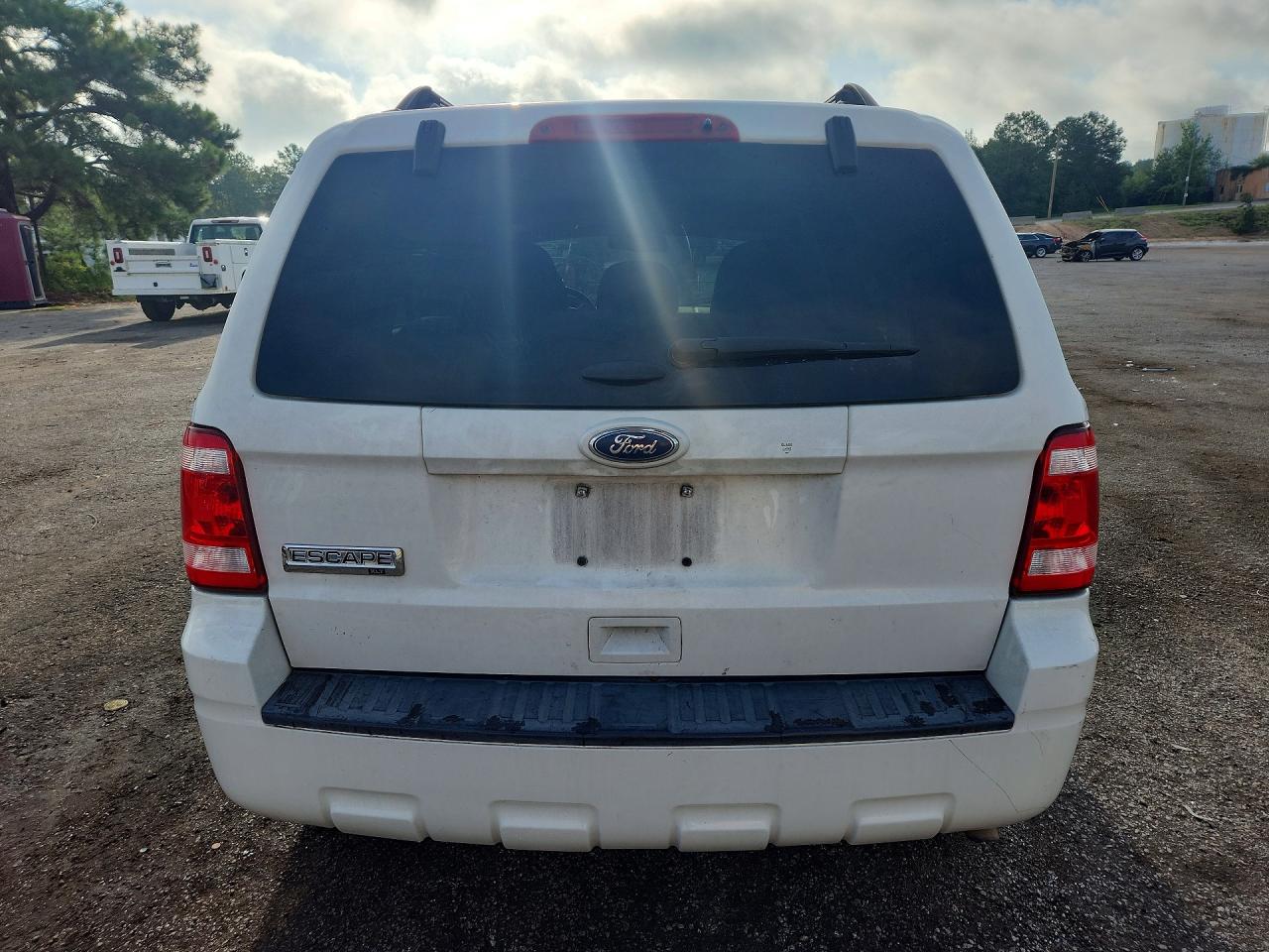 2011 Ford Escape Xlt White vin: 1FMCU0D74BKB54187