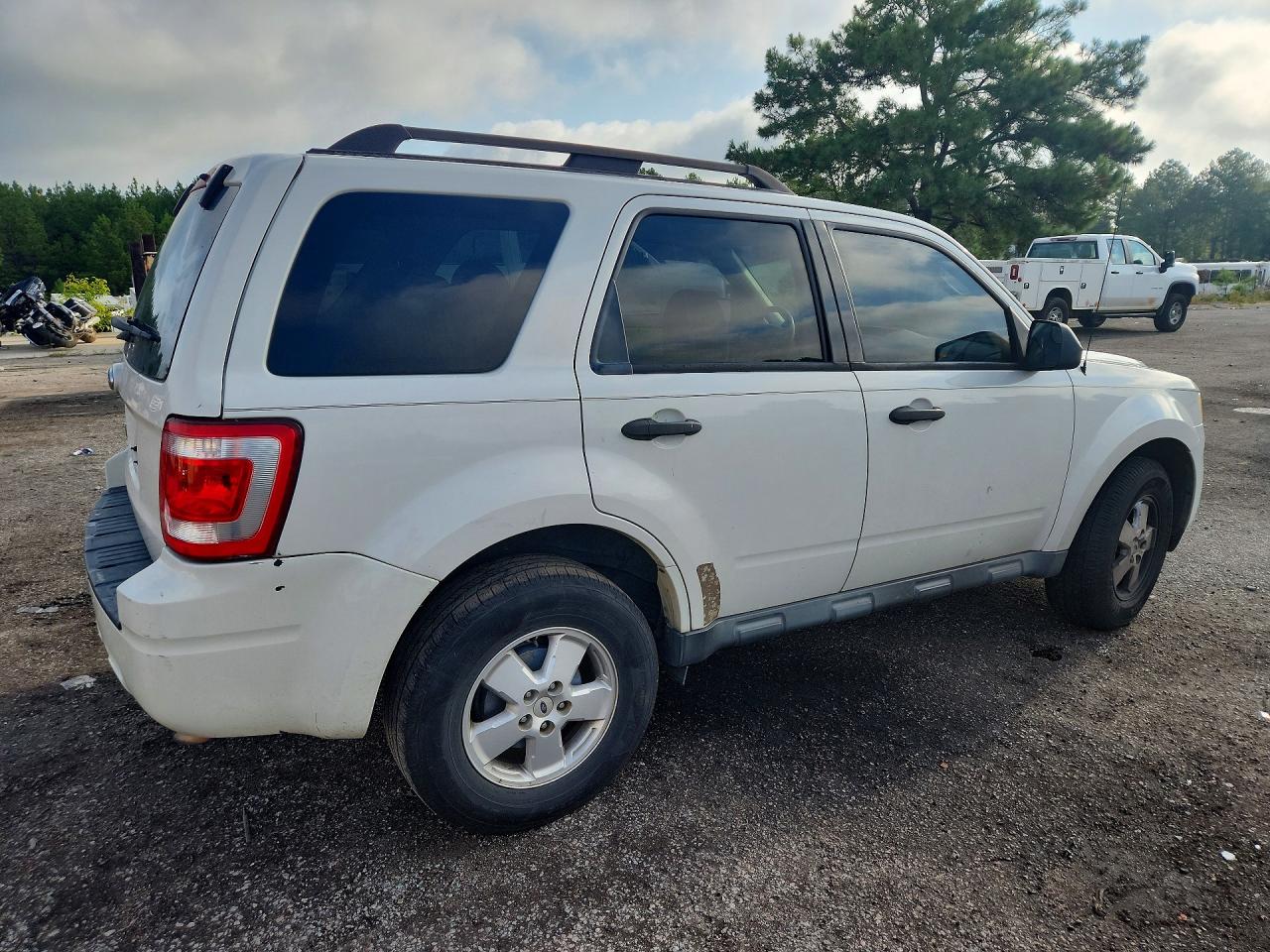 2011 Ford Escape Xlt White vin: 1FMCU0D74BKB54187