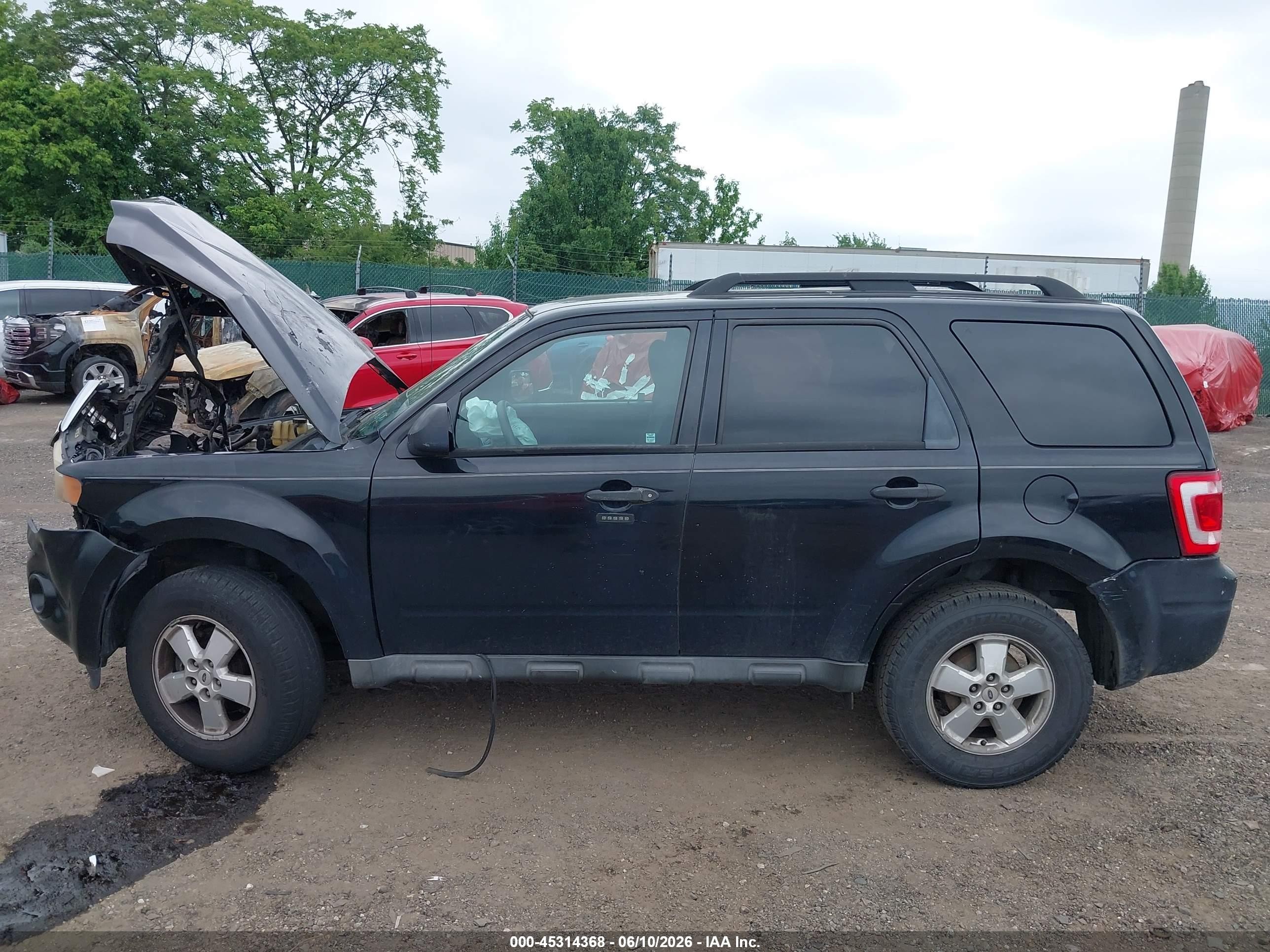 2010 Ford Escape Xlt Black vin: 1FMCU0D75AKB90131