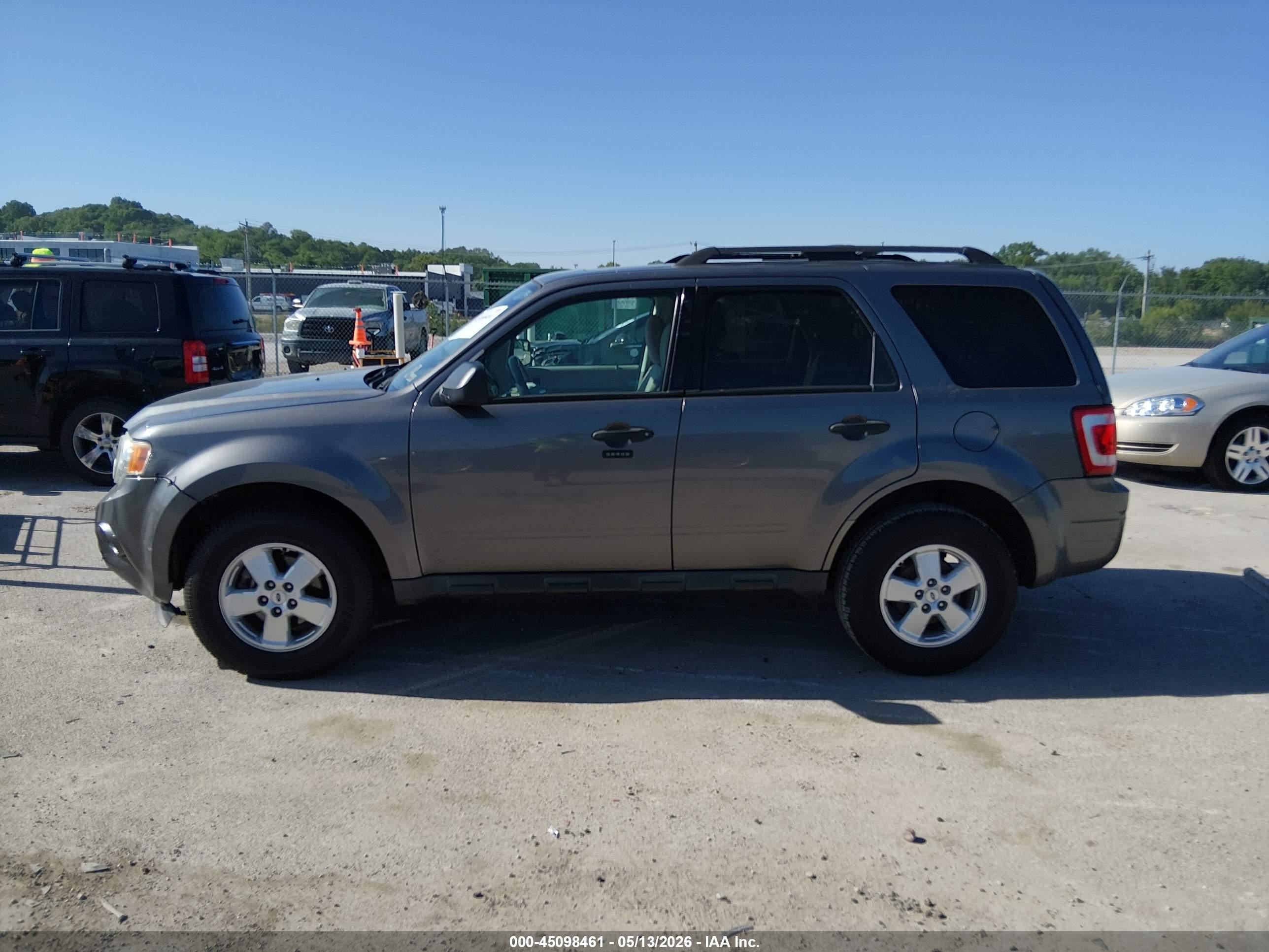 2010 Ford Escape Xlt Gray vin: 1FMCU0D75AKD37872
