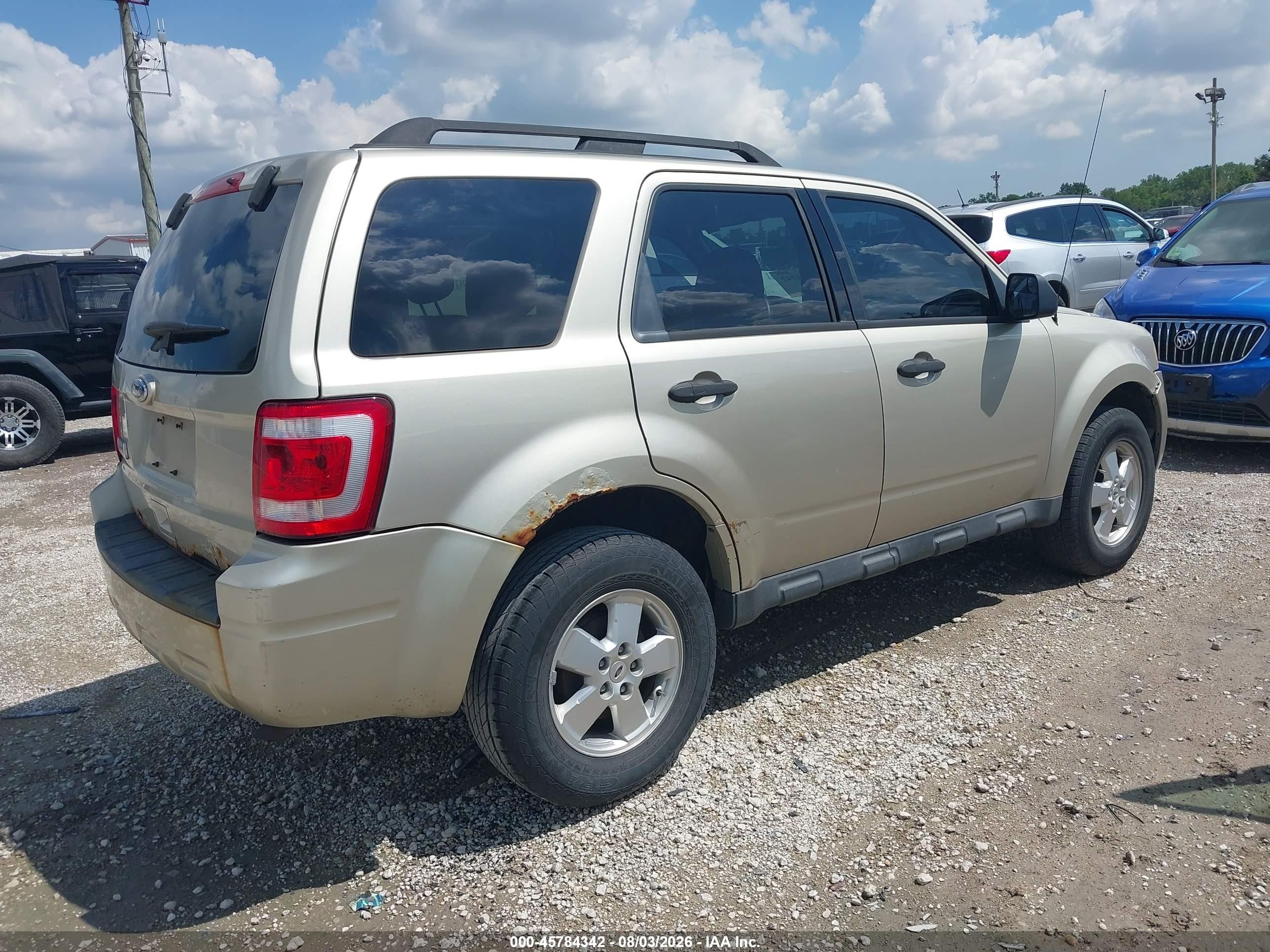 2011 Ford Escape Xlt Gold vin: 1FMCU0D75BKA26086