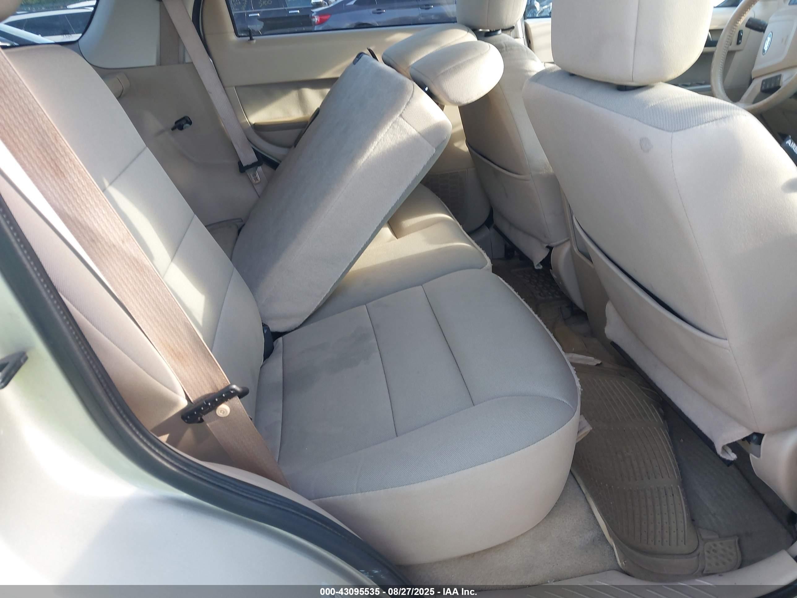 2012 Ford Escape Xlt Gold vin: 1FMCU0D75CKA38000
