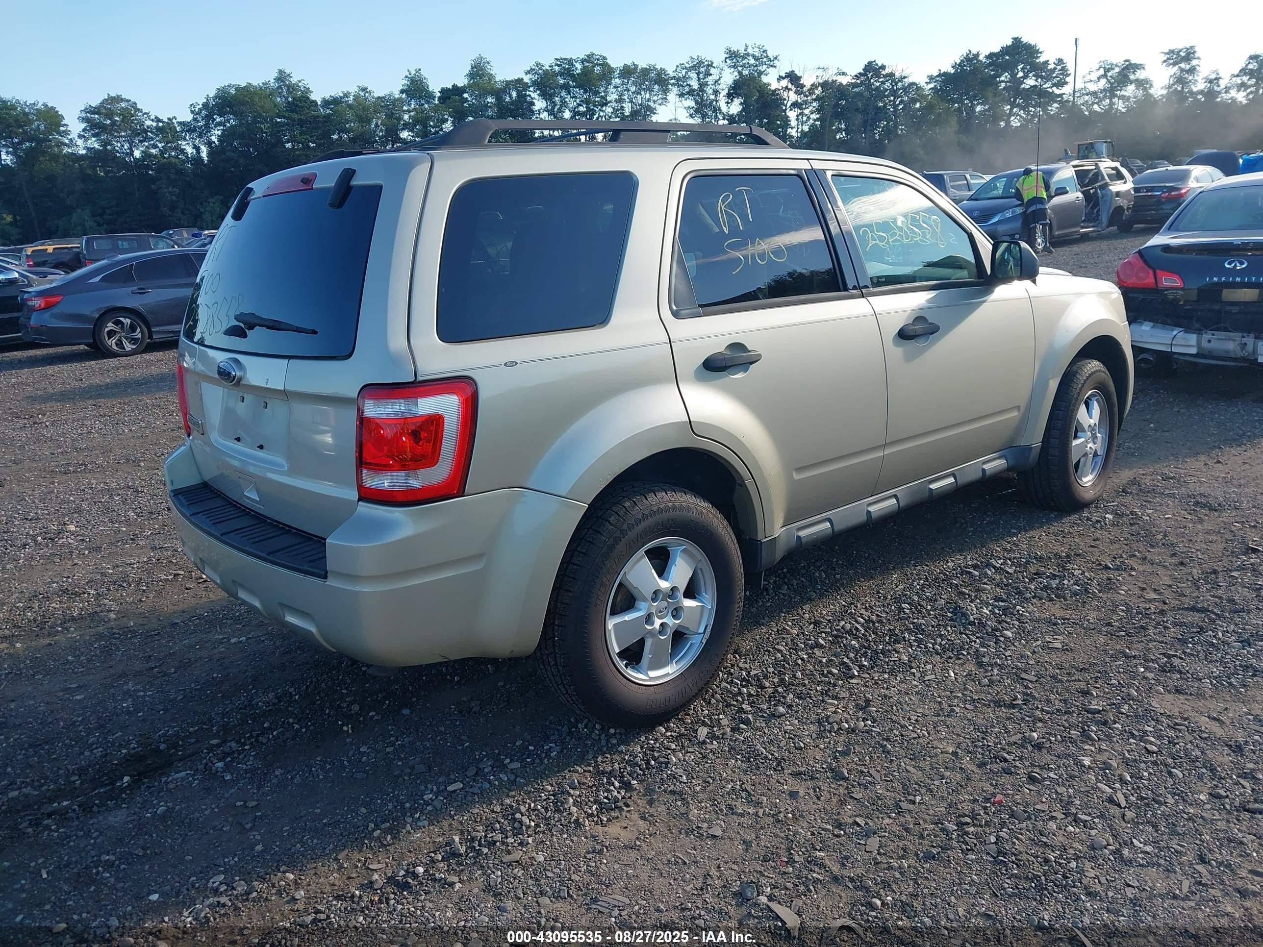 2012 Ford Escape Xlt Gold vin: 1FMCU0D75CKA38000
