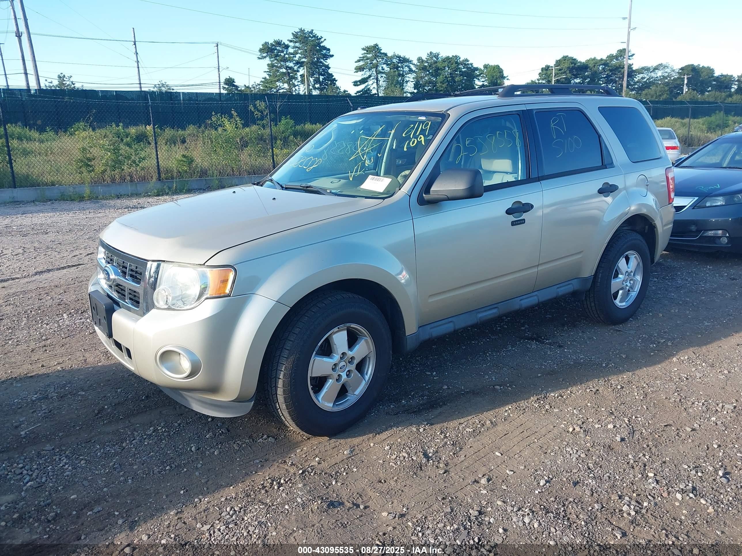 2012 Ford Escape Xlt Gold vin: 1FMCU0D75CKA38000