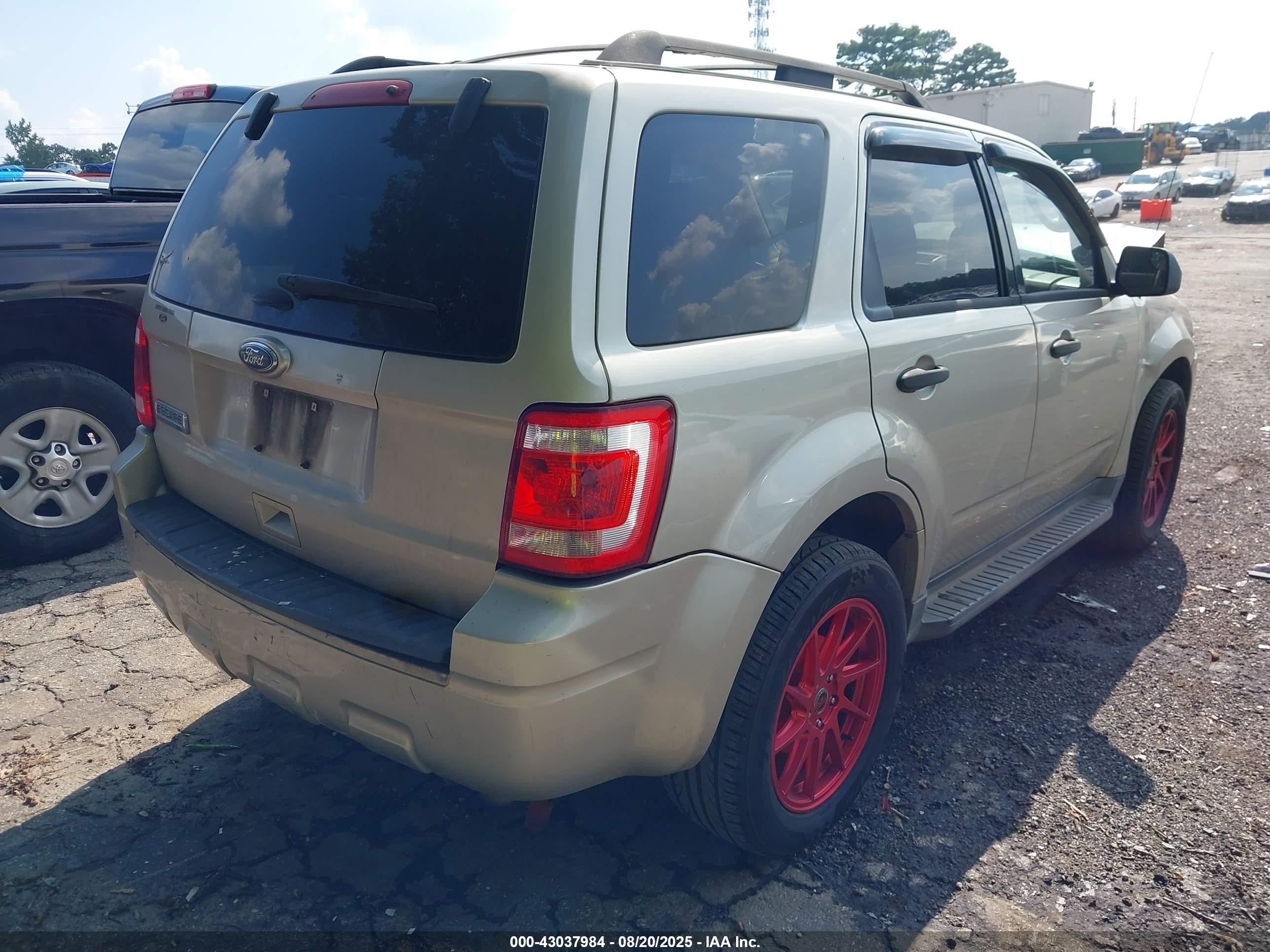 2012 Ford Escape Xlt Gold vin: 1FMCU0D75CKA81249
