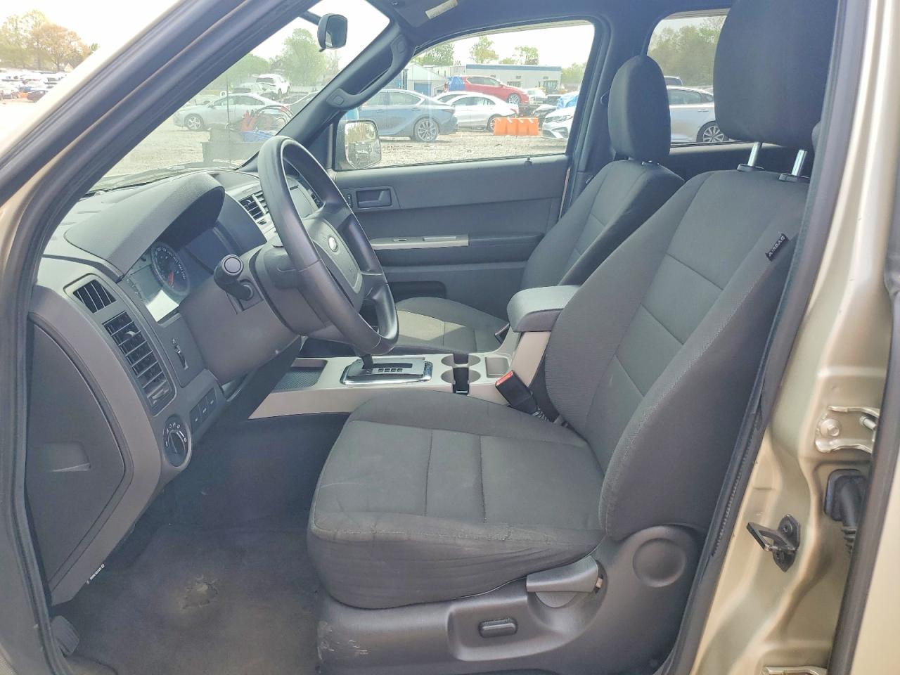 2012 Ford Escape Xlt Beige vin: 1FMCU0D75CKB96451