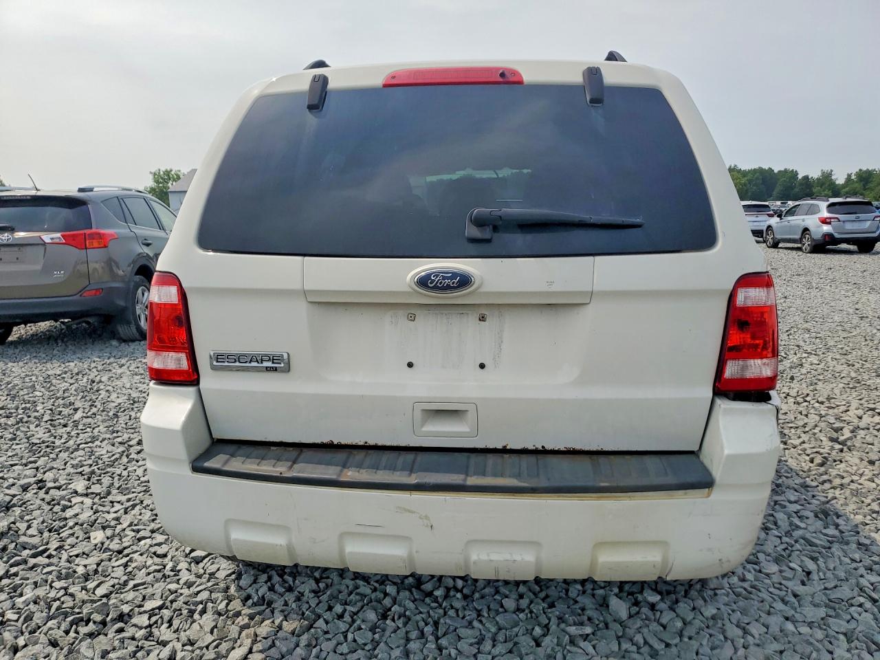 2010 Ford Escape Xlt White vin: 1FMCU0D76AKD48198