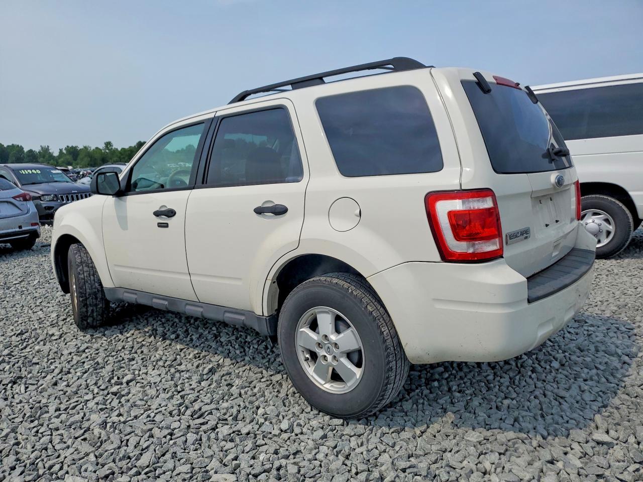 2010 Ford Escape Xlt White vin: 1FMCU0D76AKD48198