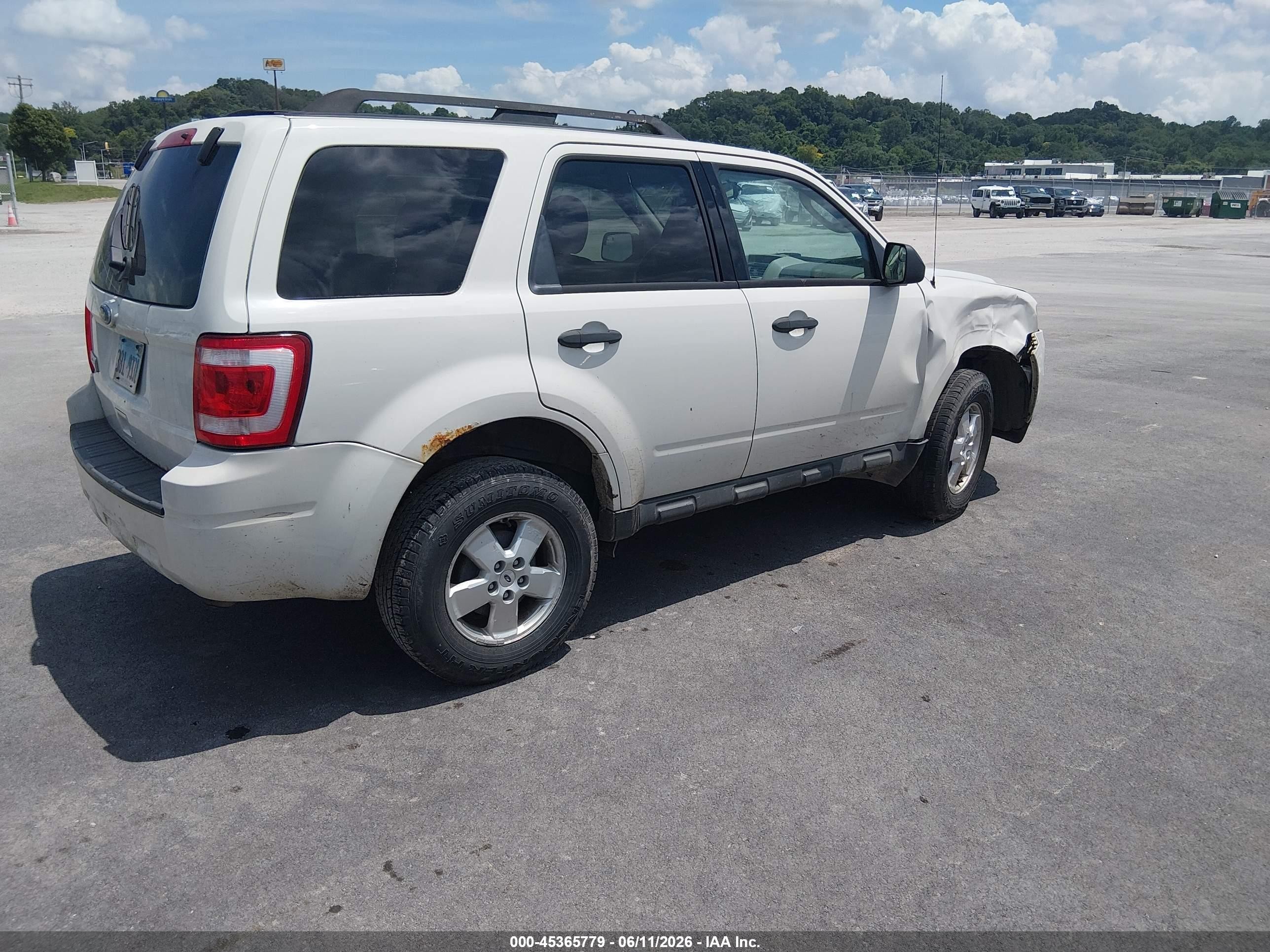 2011 Ford Escape Xlt White vin: 1FMCU0D76BKA56973