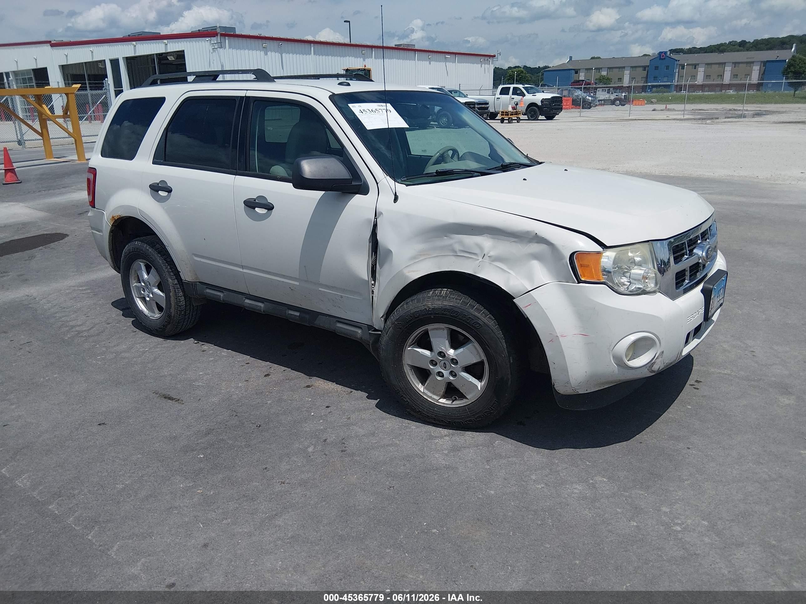 2011 Ford Escape Xlt White vin: 1FMCU0D76BKA56973