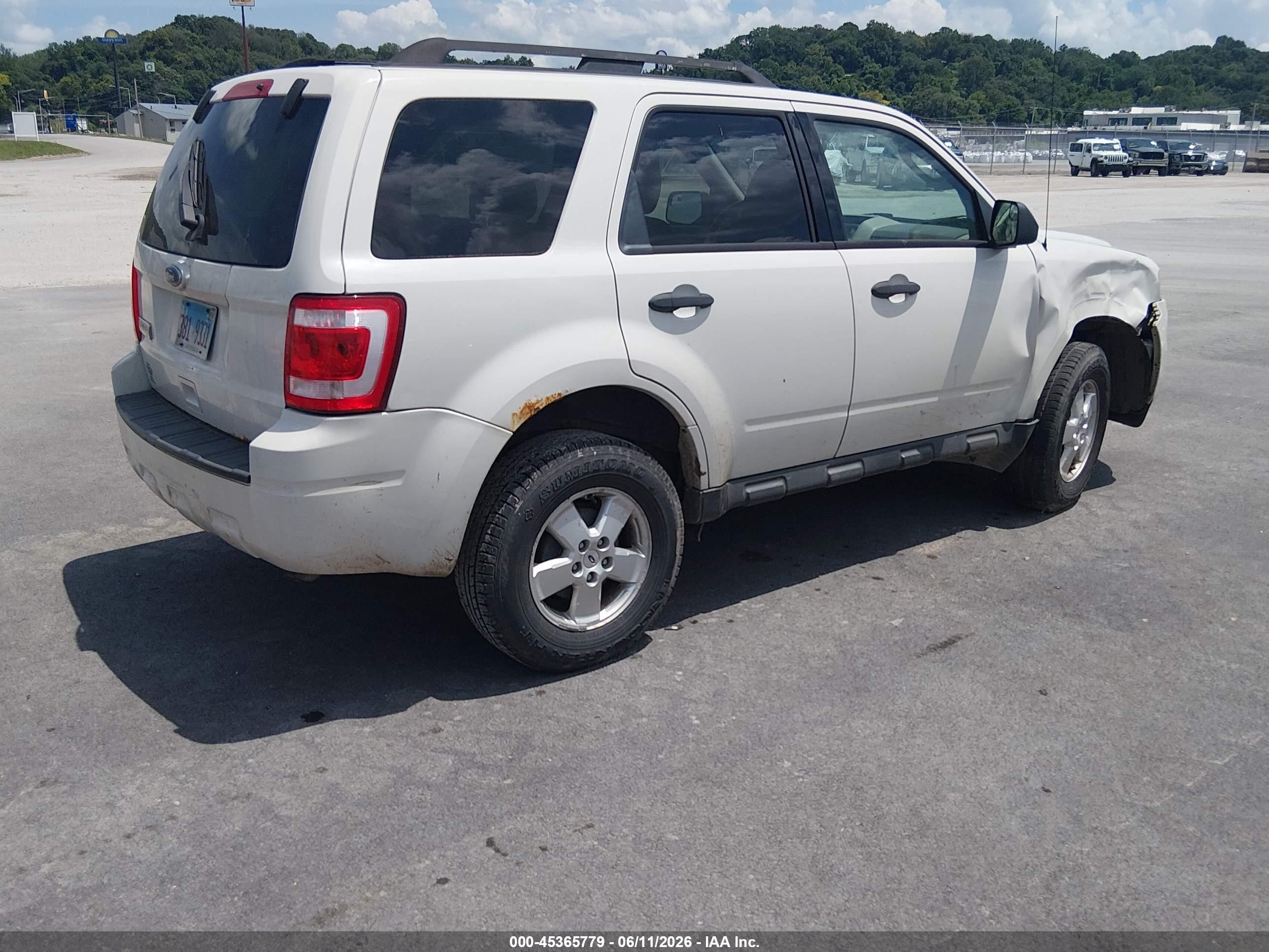 2011 Ford Escape Xlt White vin: 1FMCU0D76BKA56973