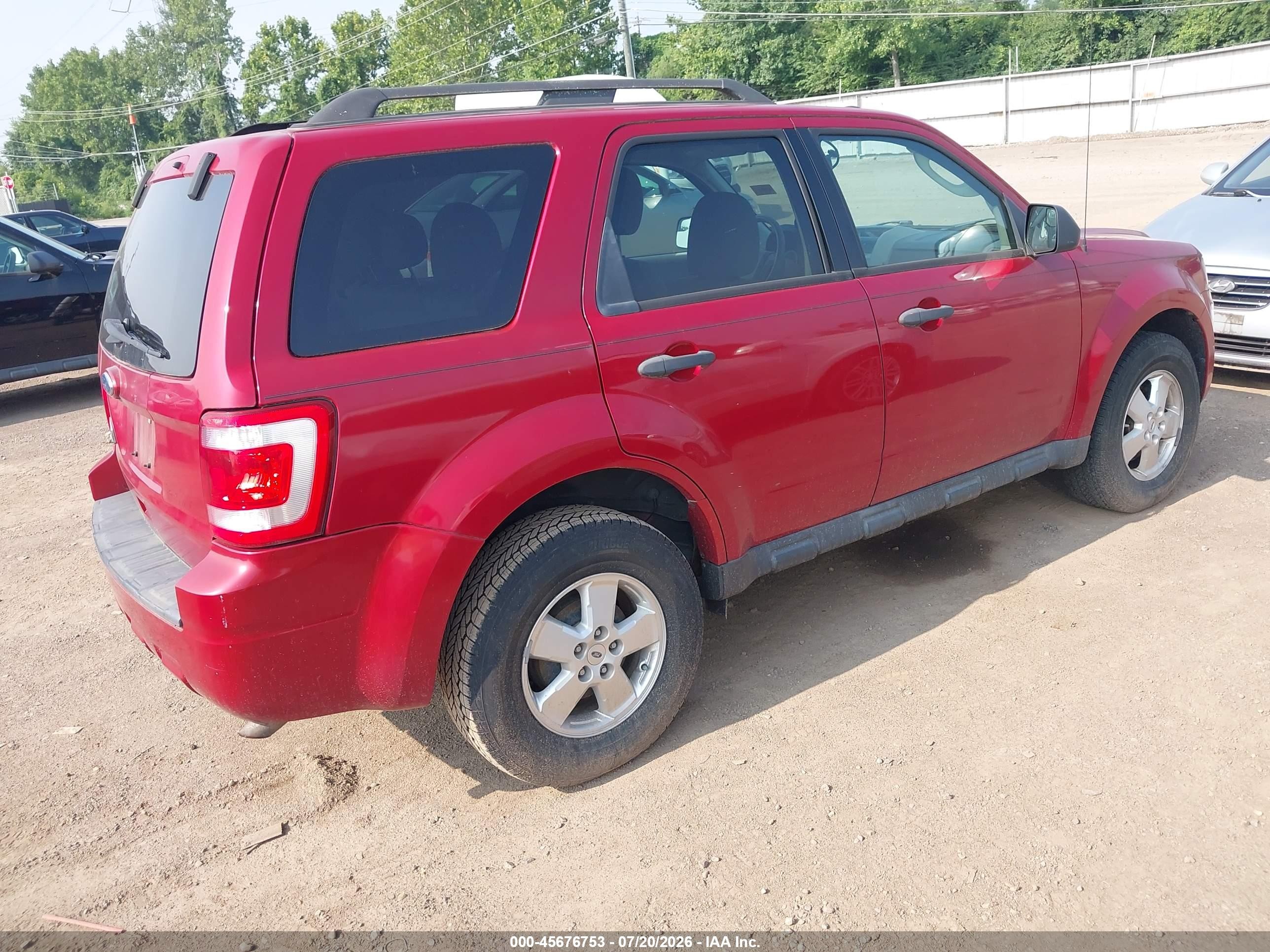2011 Ford Escape Xlt Burgundy vin: 1FMCU0D76BKB53462
