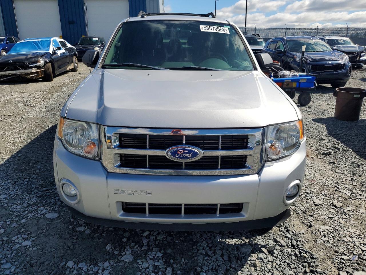 2011 Ford Escape Xlt Silver vin: 1FMCU0D76BKC00618