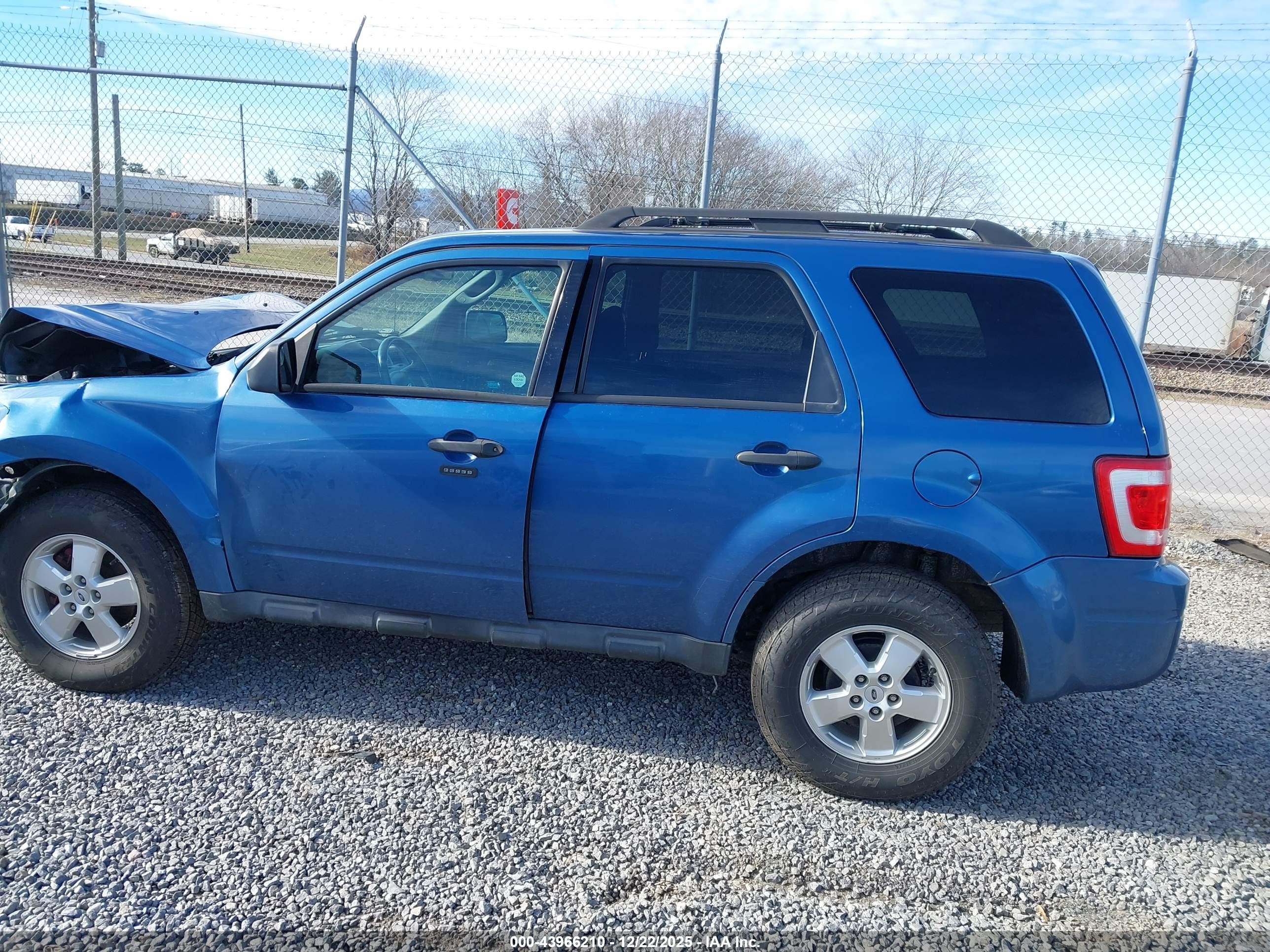 2010 Ford Escape Xlt Синий vin: 1FMCU0D77AKA72663