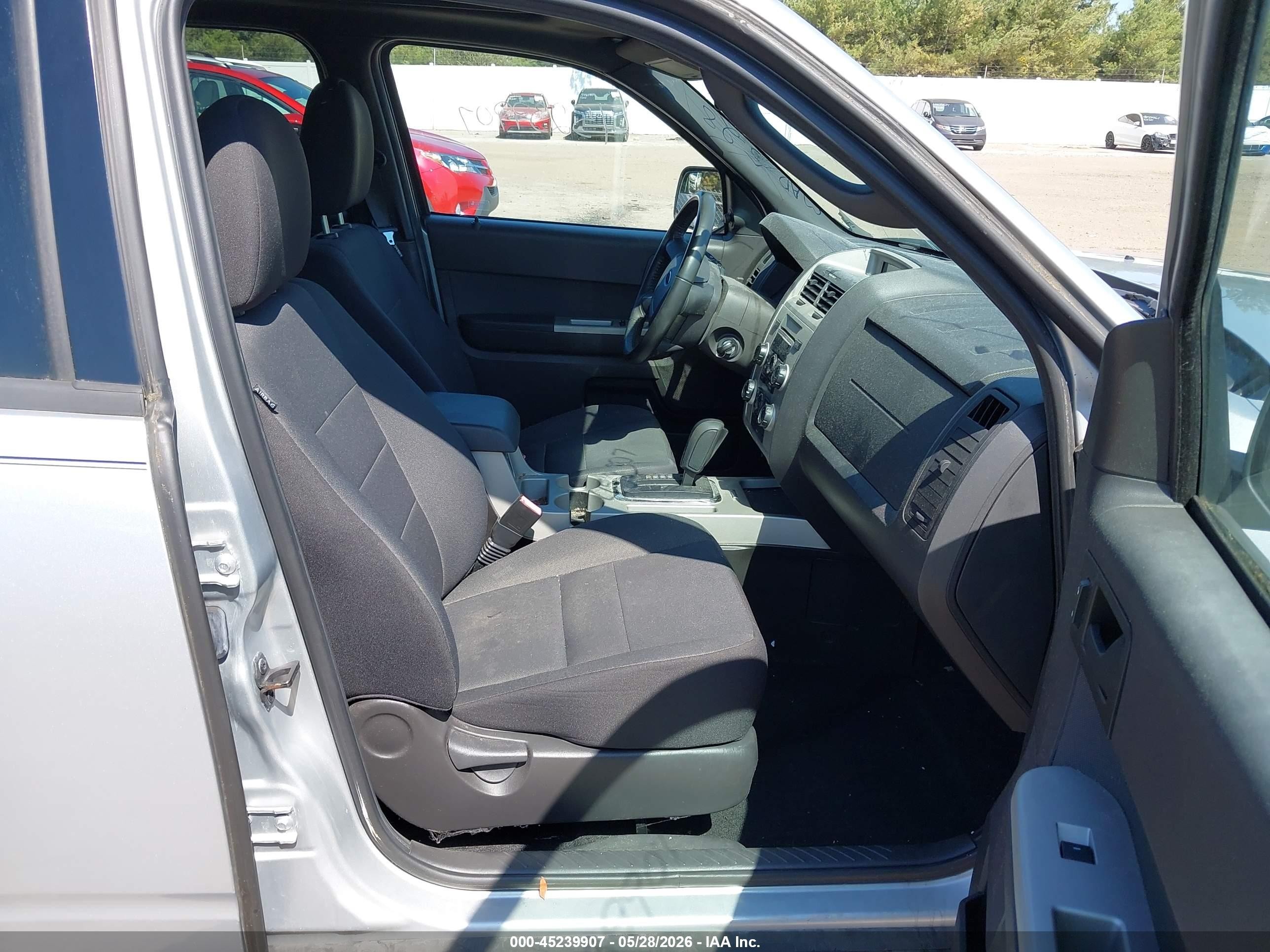 2011 Ford Escape Xlt Silver vin: 1FMCU0D77BKB23077