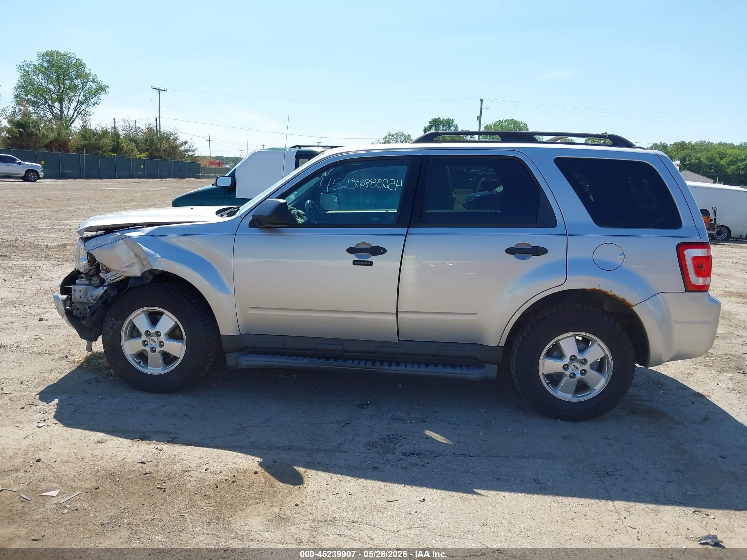 2011 Ford Escape Xlt Silver vin: 1FMCU0D77BKB23077