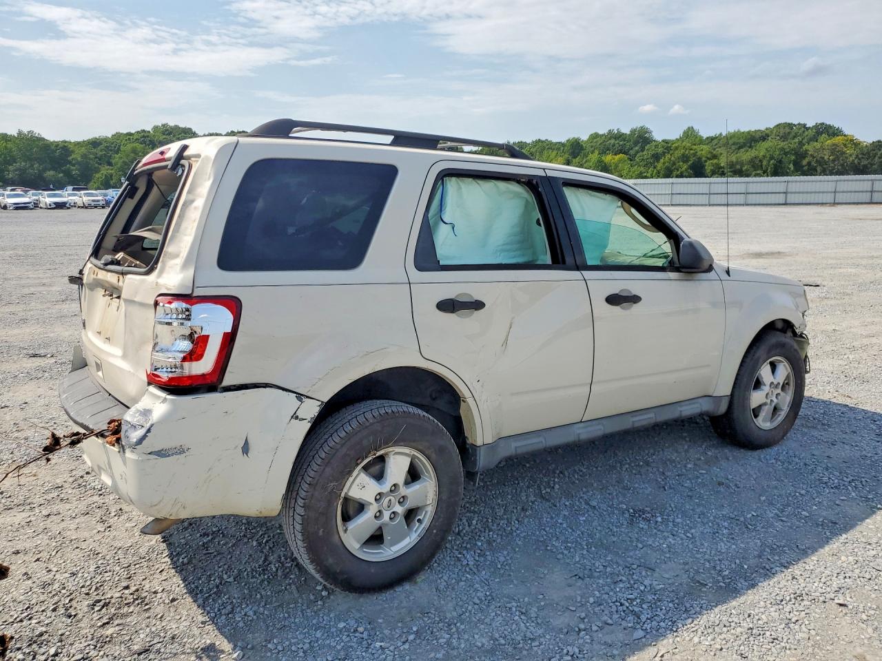 2011 Ford Escape Xlt White vin: 1FMCU0D77BKB79357