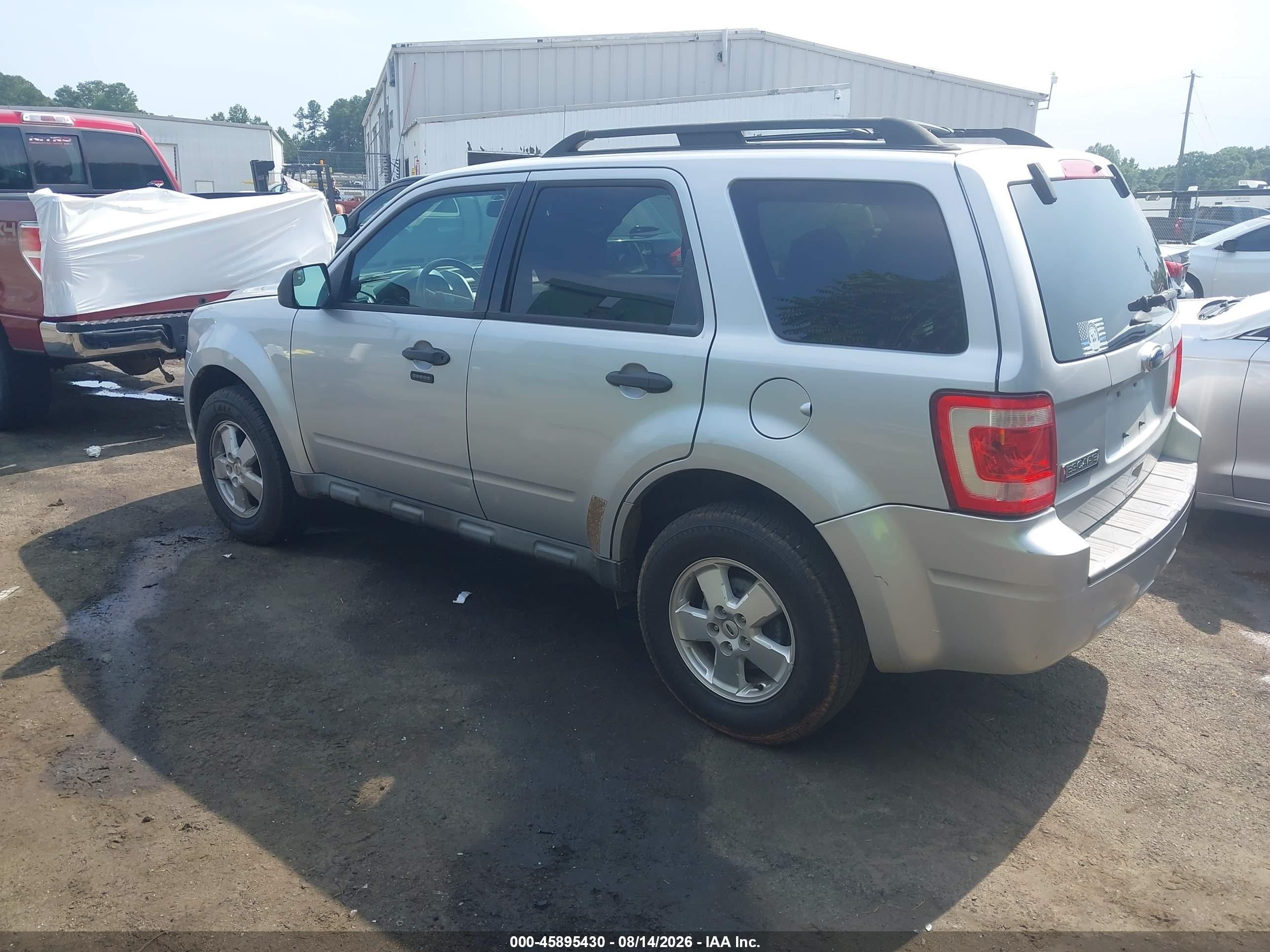 2011 Ford Escape Xlt Серебряный vin: 1FMCU0D77BKC48774