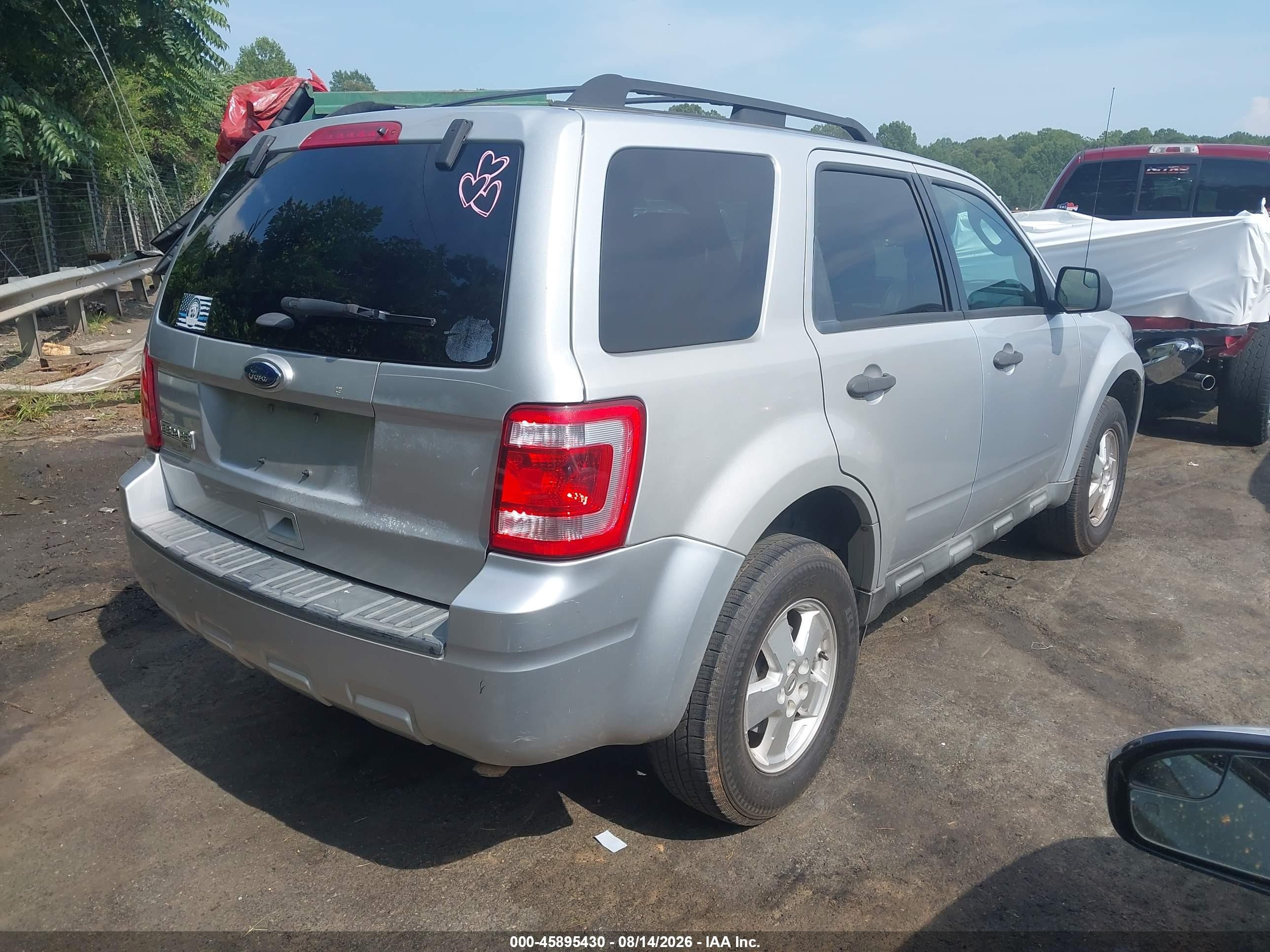 2011 Ford Escape Xlt Серебряный vin: 1FMCU0D77BKC48774