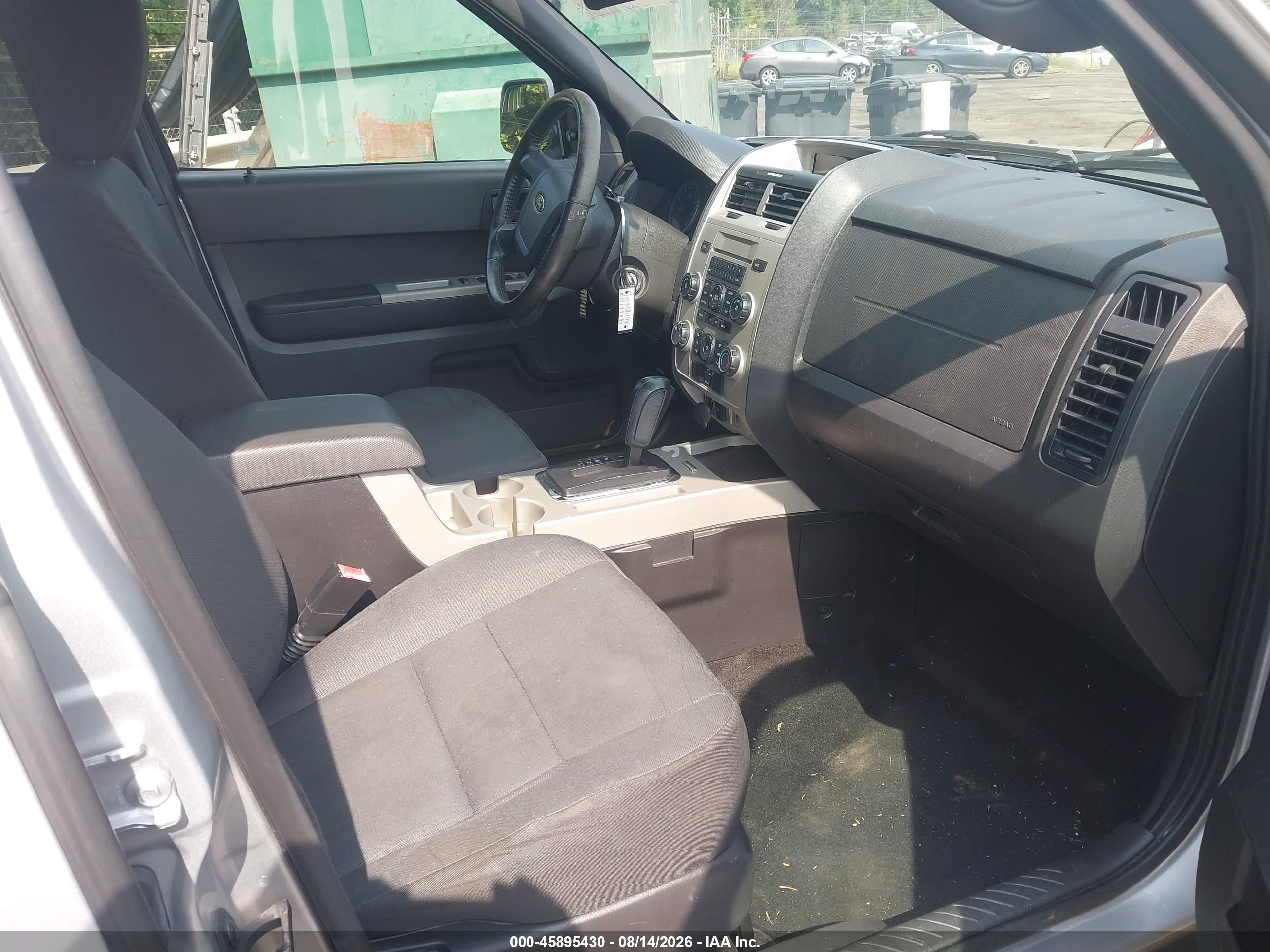 2011 Ford Escape Xlt Серебряный vin: 1FMCU0D77BKC48774