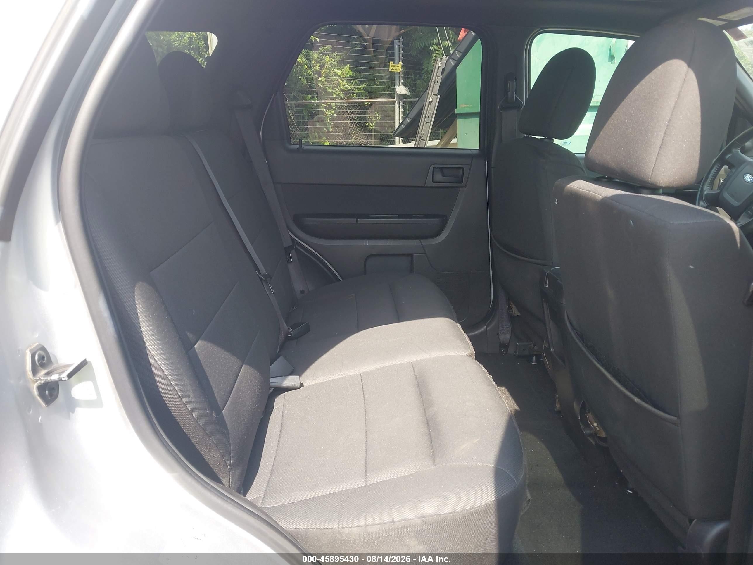 2011 Ford Escape Xlt Серебряный vin: 1FMCU0D77BKC48774