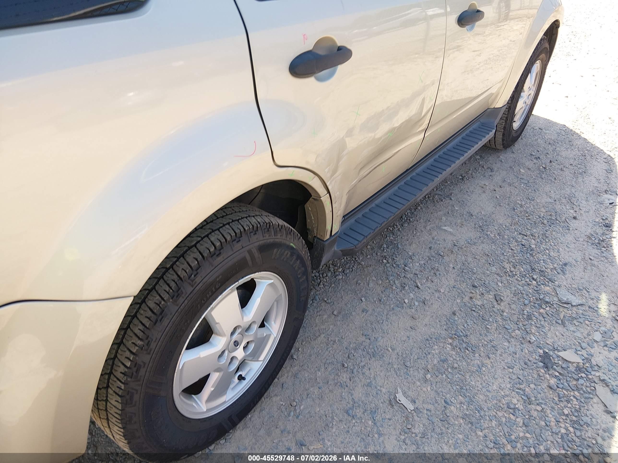 2012 Ford Escape Xlt Beige vin: 1FMCU0D77CKC60263