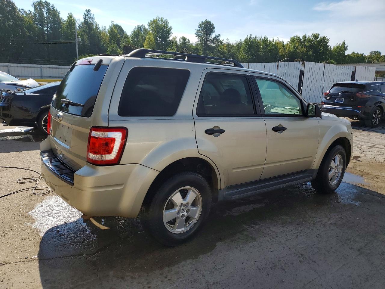 2010 Ford Escape Xlt Tan vin: 1FMCU0D78AKA44547