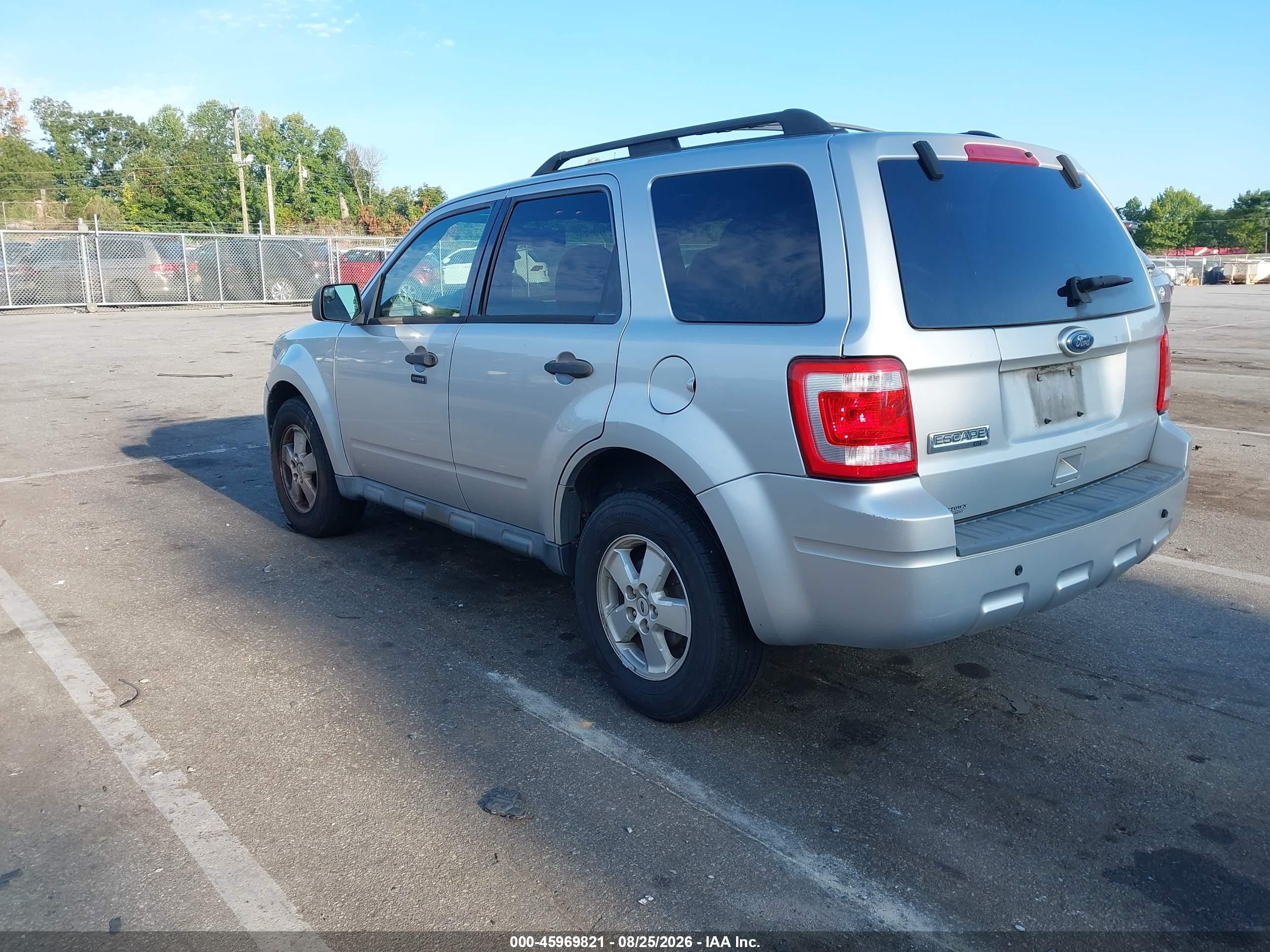 2010 Ford Escape Xlt Серебряный vin: 1FMCU0D78AKB31476